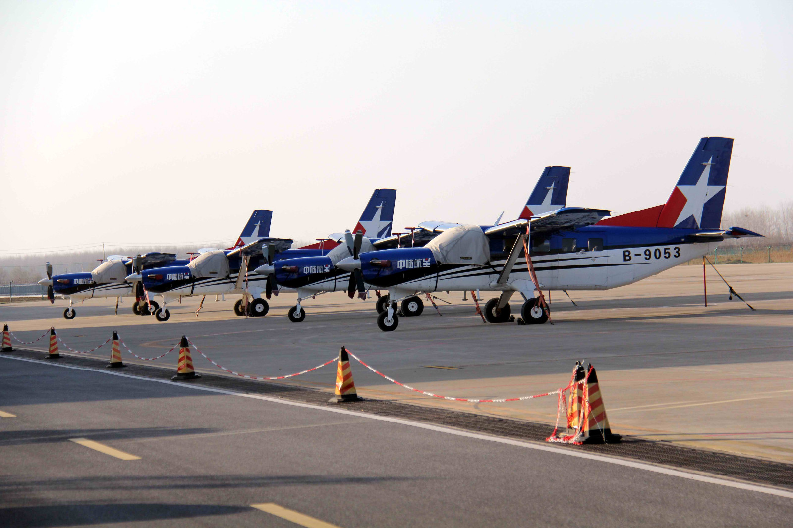 江苏镇江大路通用机场,位于镇江新区大路镇西北的武桥村,在长江,夹江