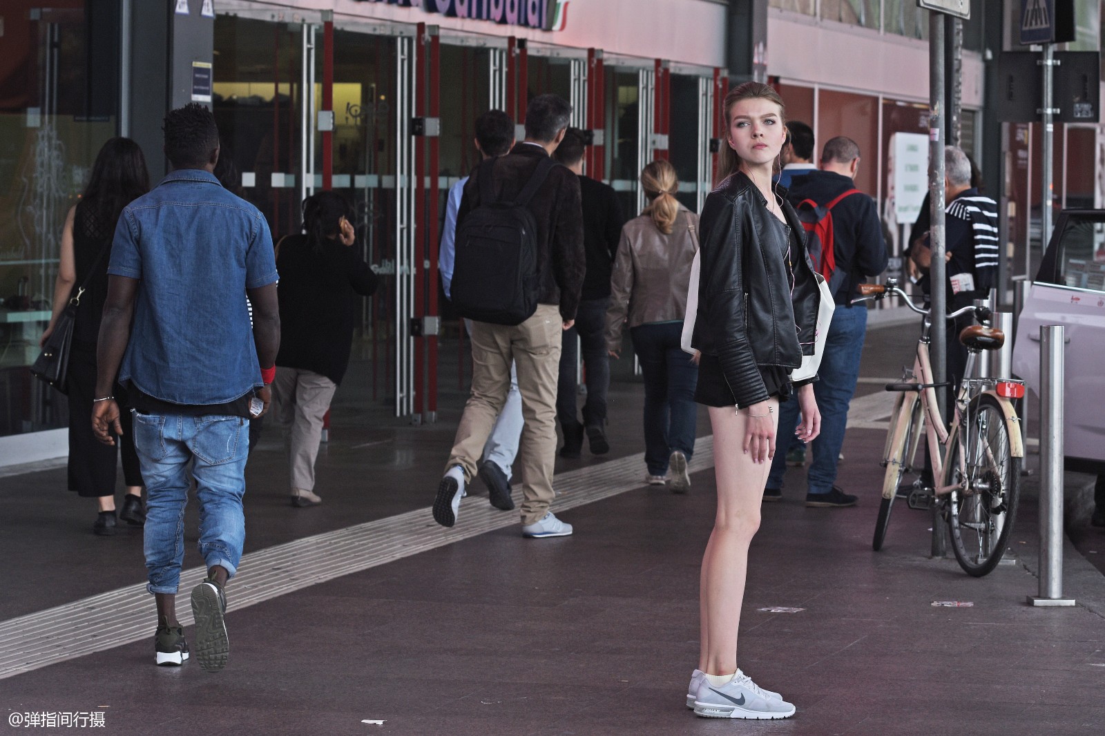 三八节带你看意大利街头的奔放美女,男同学大都喜欢最后一个!