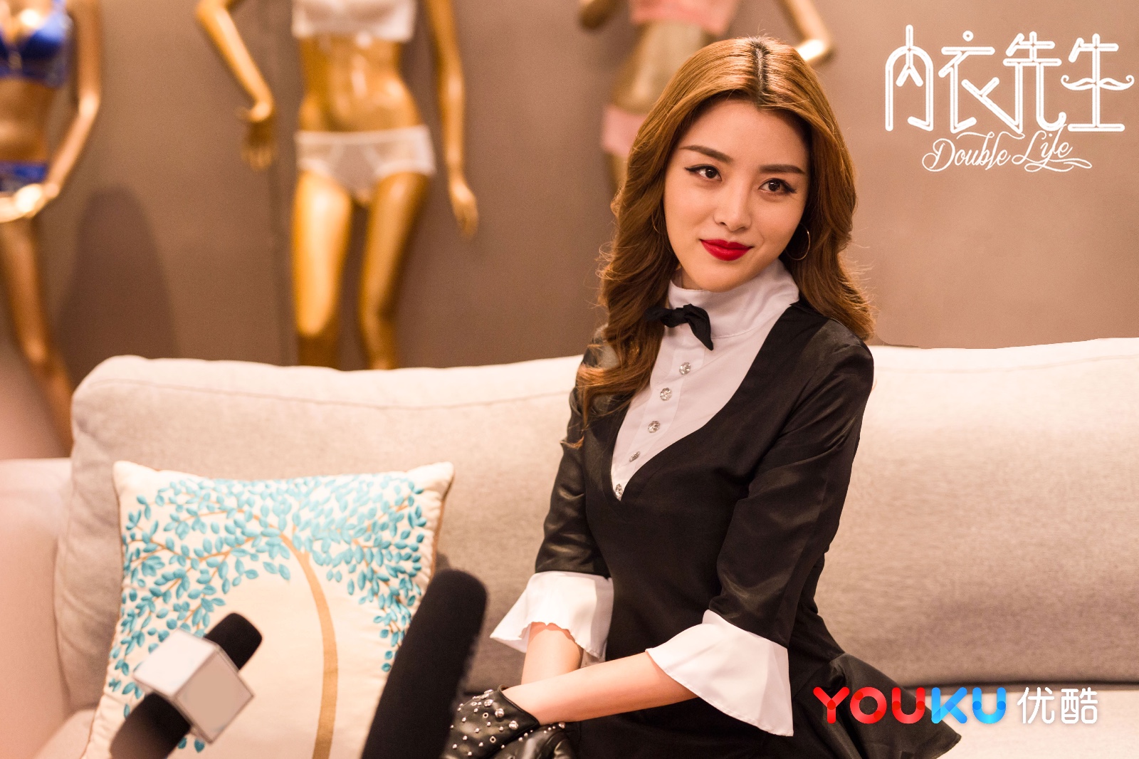 余薇薇内衣先生精彩亮相实力演绎双面人生