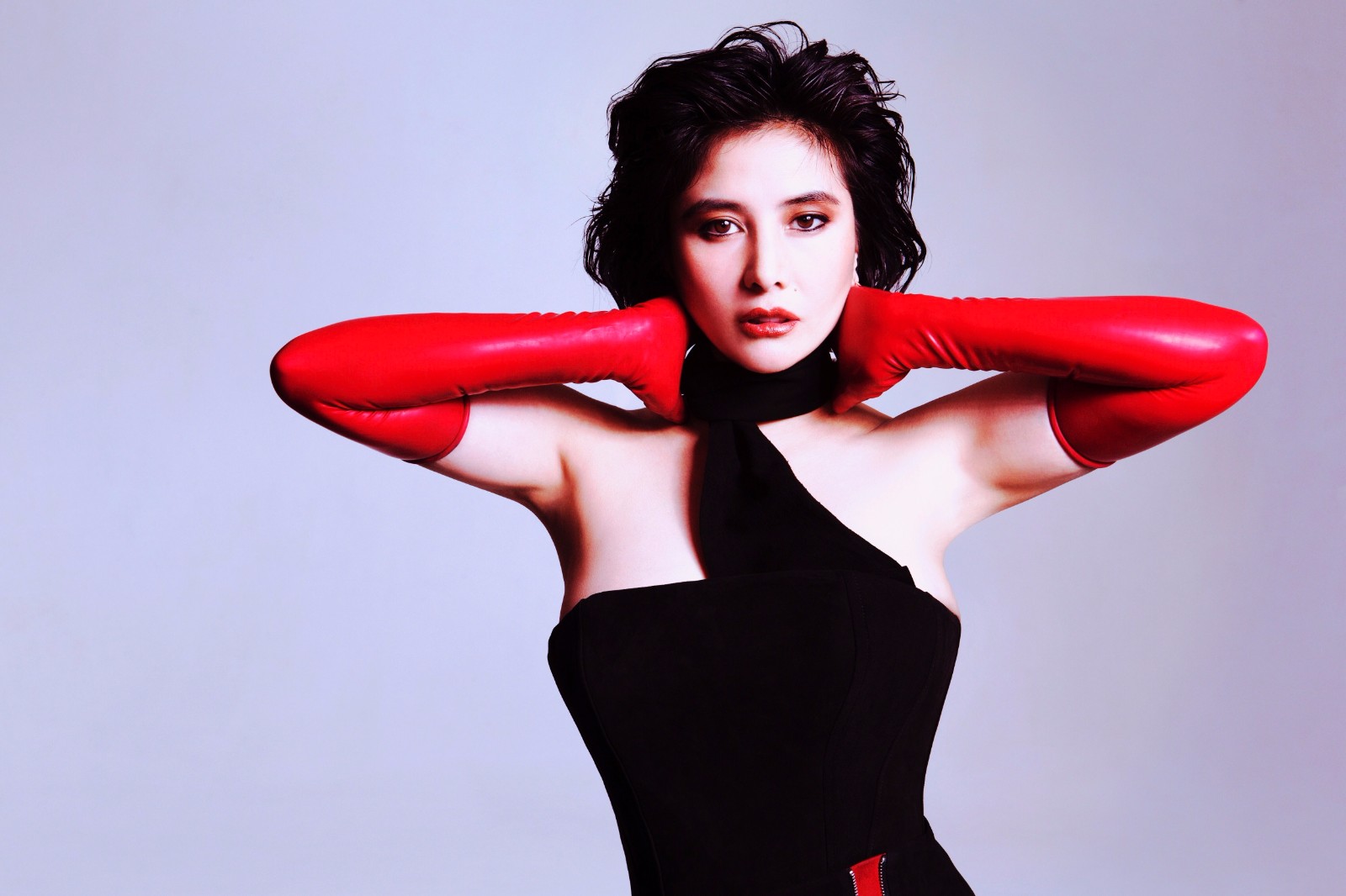 何超仪赴台宣传巡演 新歌《章鱼黑洞》由大s作词