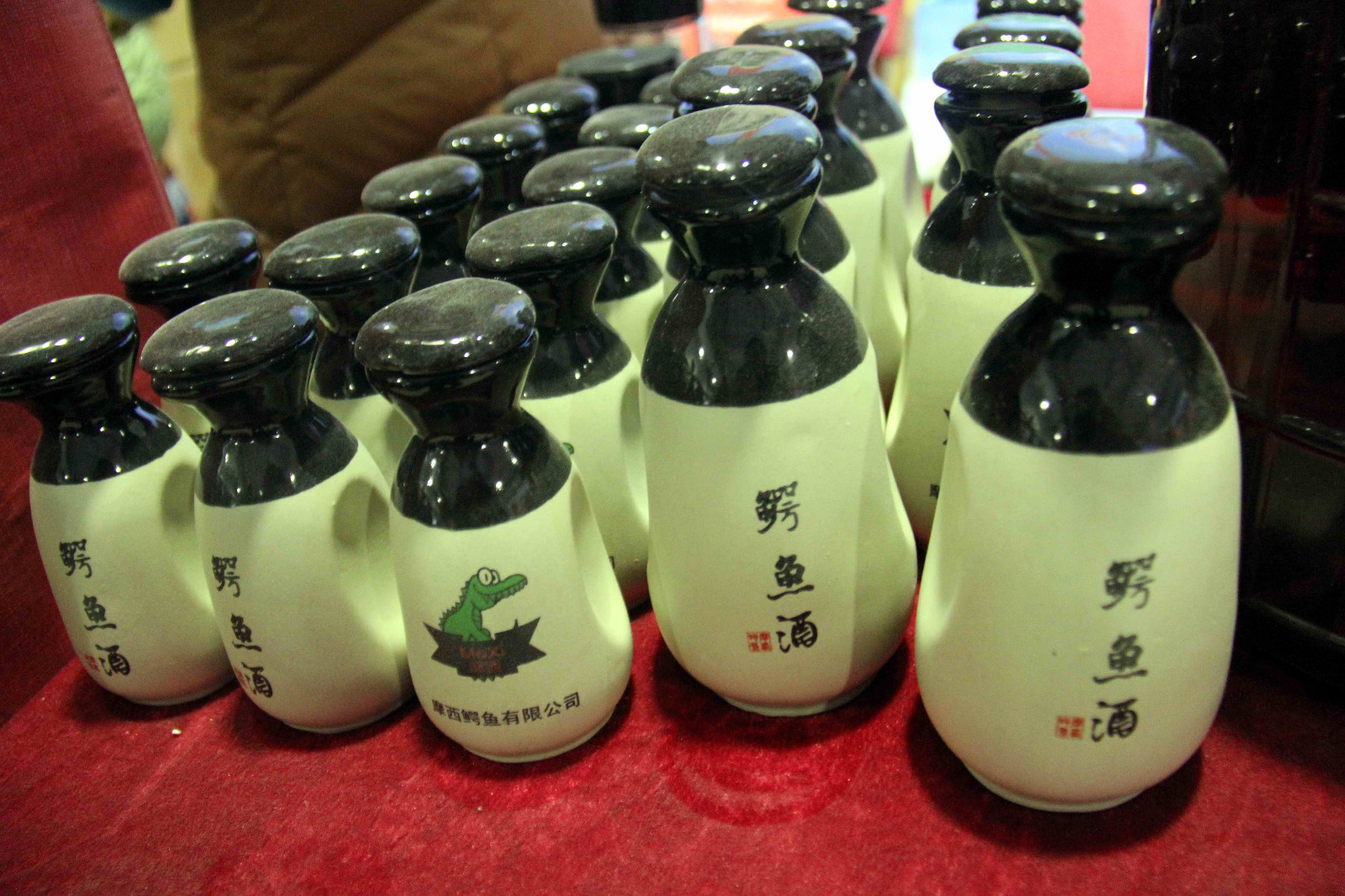 安徽小伙家养的鳄鱼肉一斤卖88元爱美的女士可以尝一尝