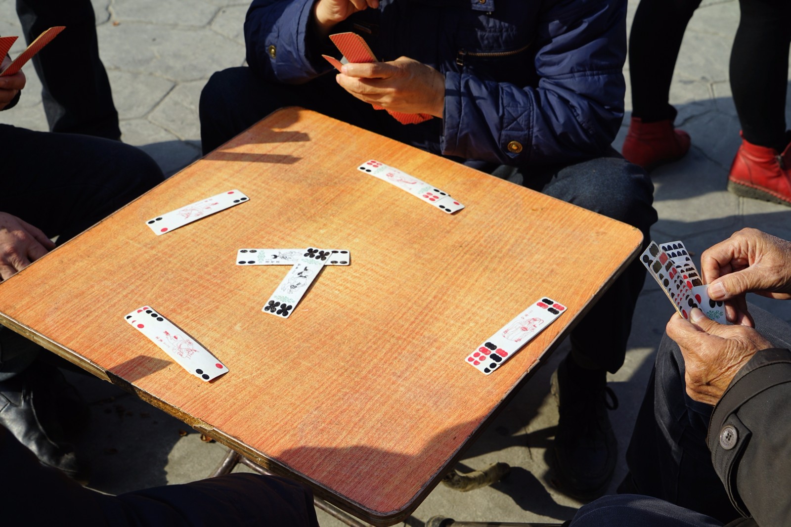 七旬老人玩川牌 比斗地主快乐