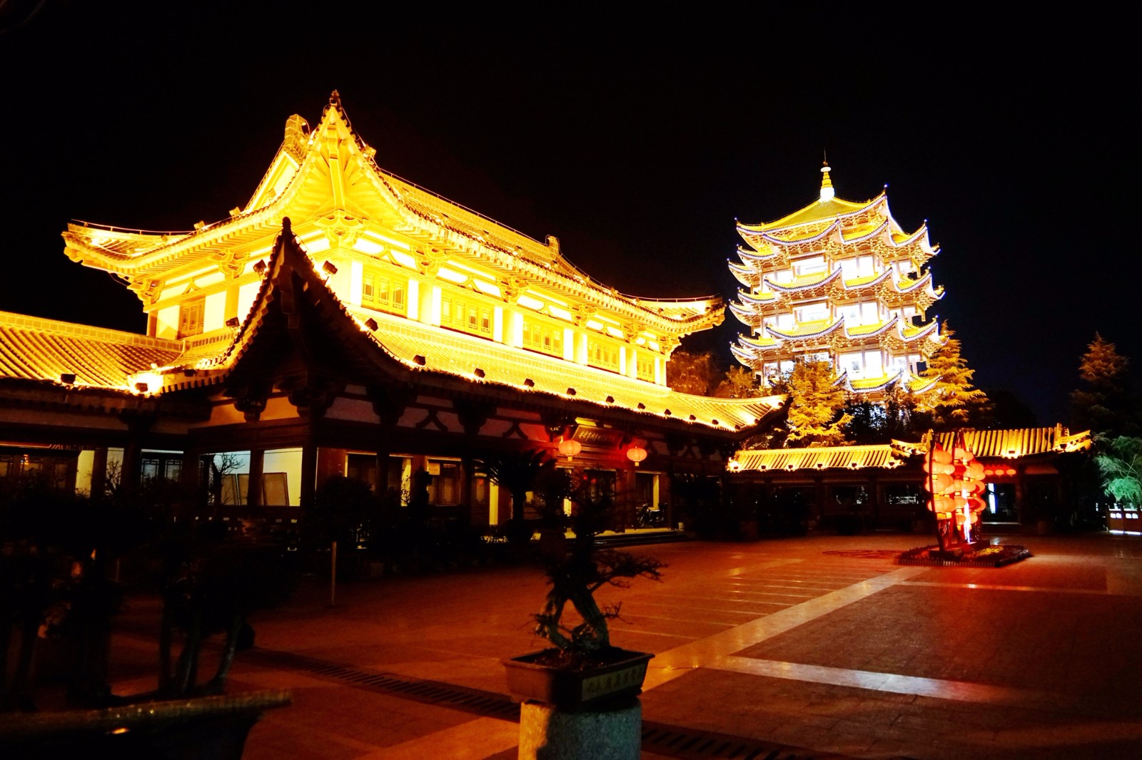 安康夜景成旅游热点 色彩斑斓如都市绚丽