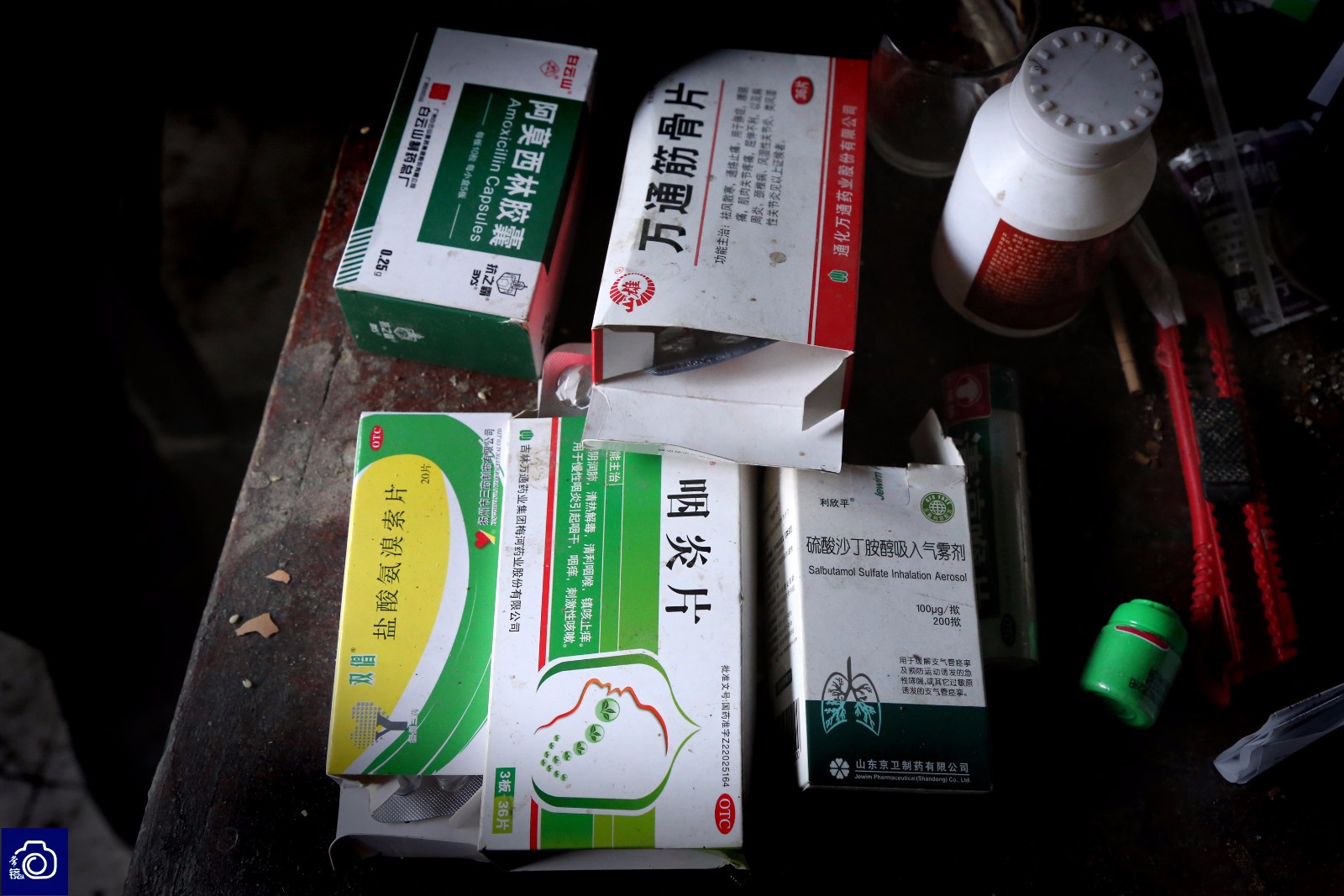 "一天光吃药得几十块钱,现在年龄大了,估计很快就做不动木工了,所以