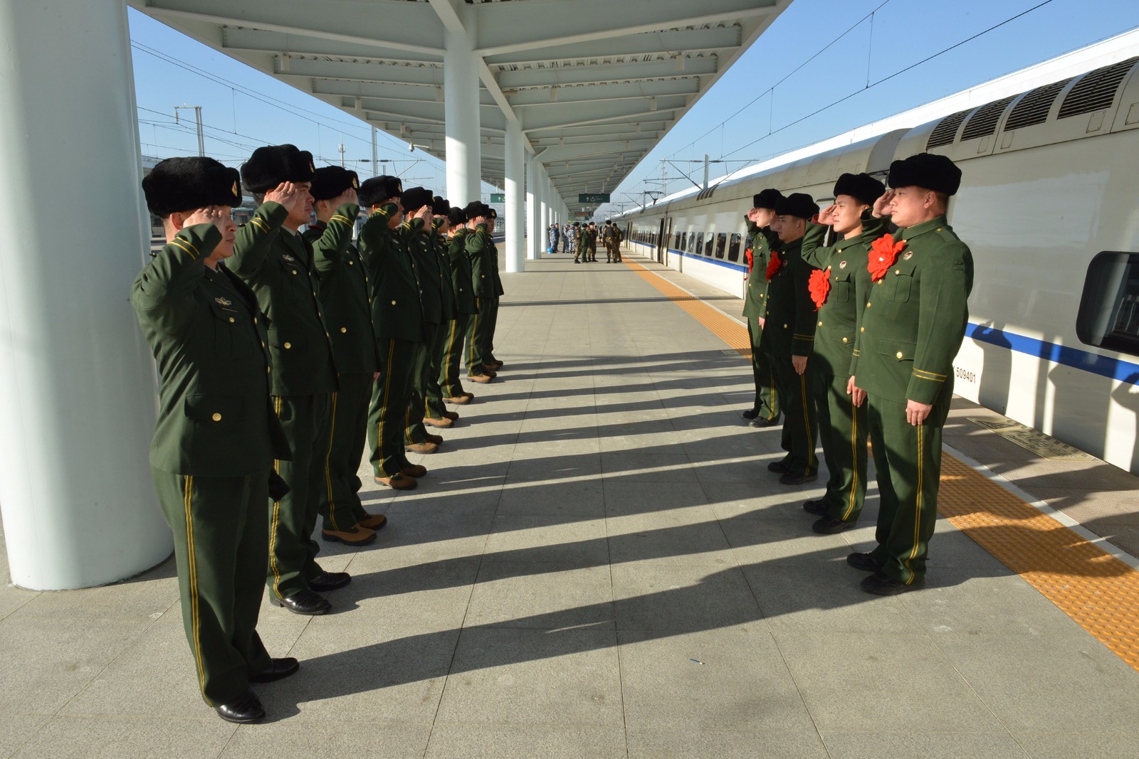 老兵从军16年 离别泪奔,退伍不褪色