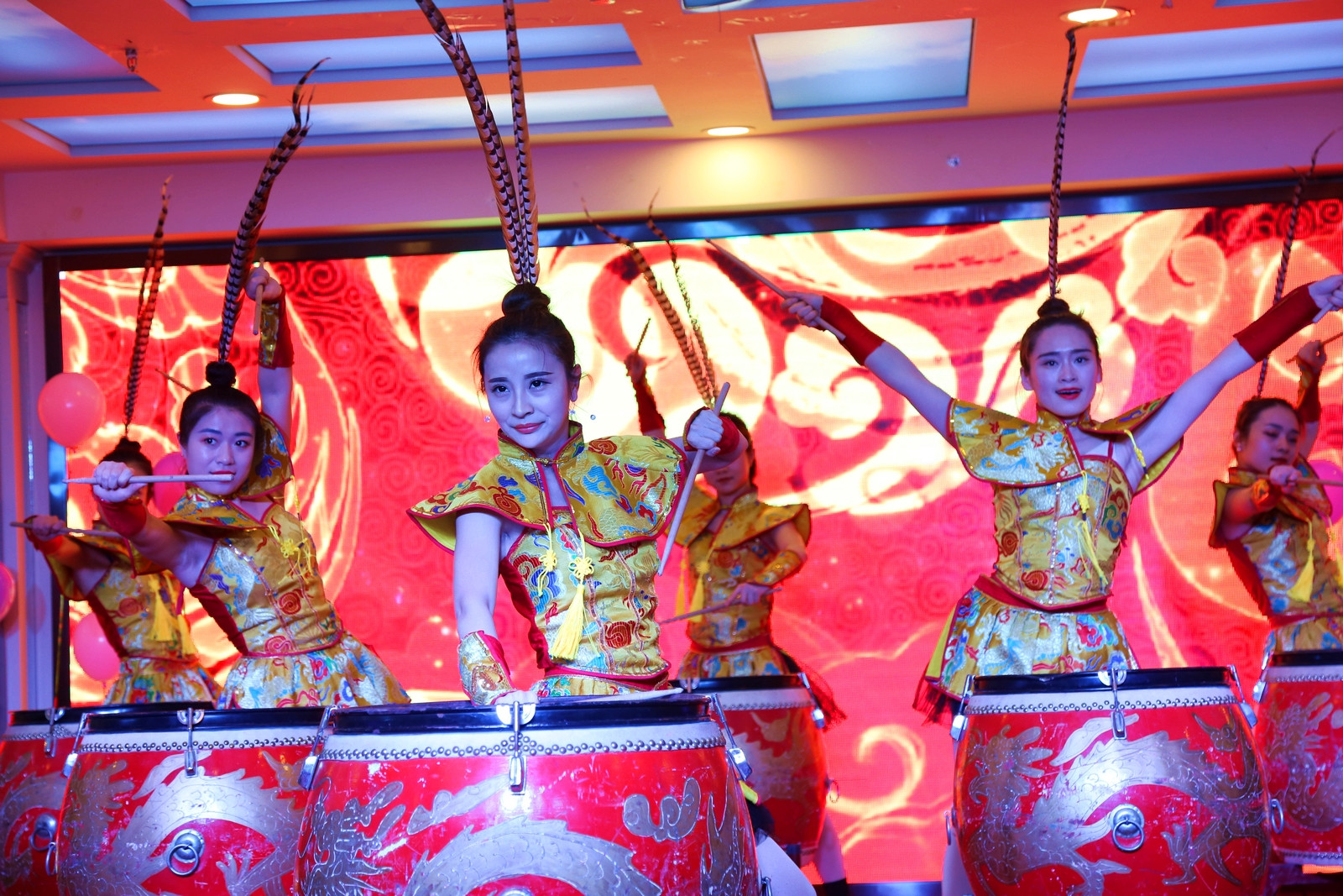 充满热力的鼓舞往往是活动的开场