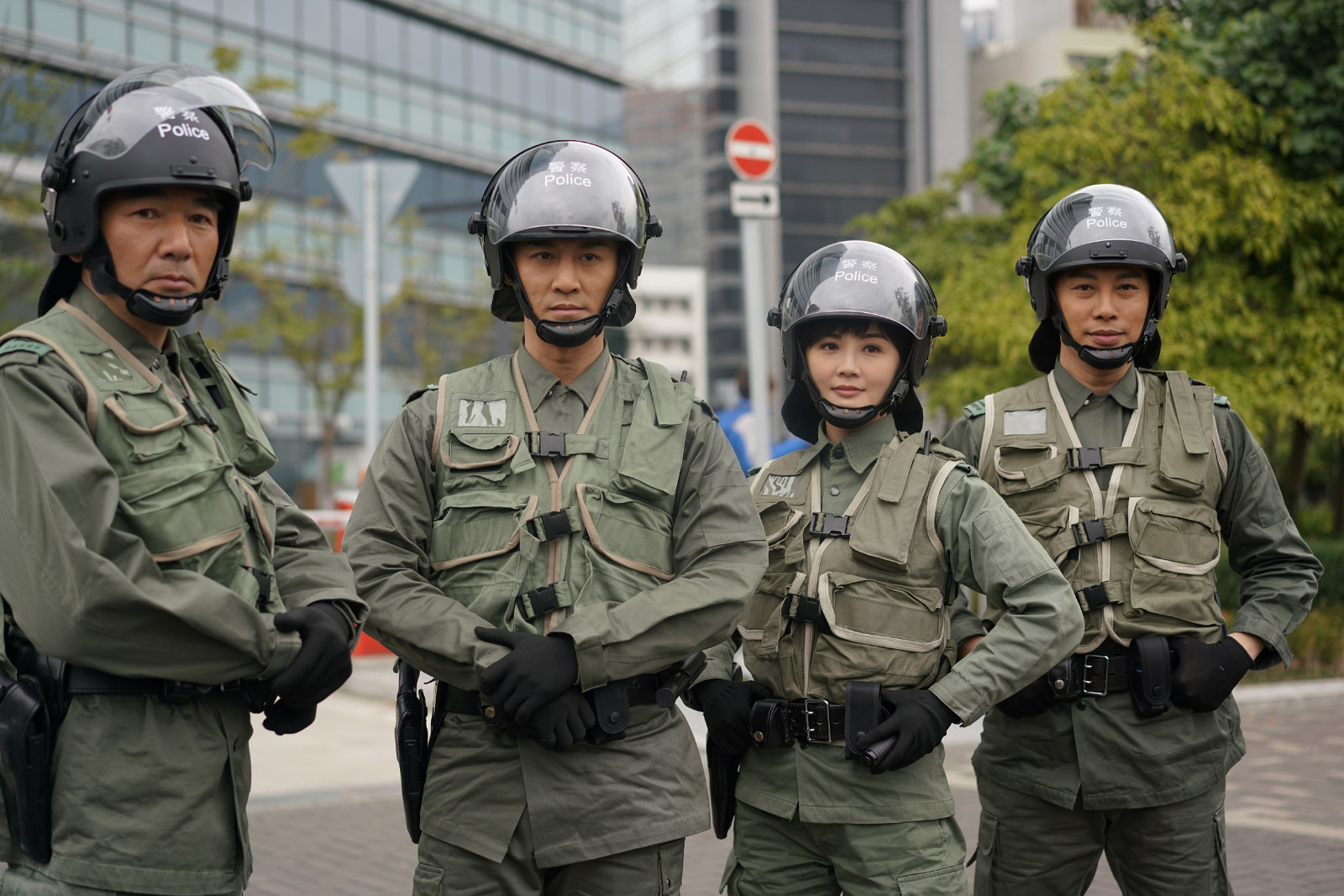 峯蔡卓妍上演"制服诱惑《ptu机动部队》热血满分