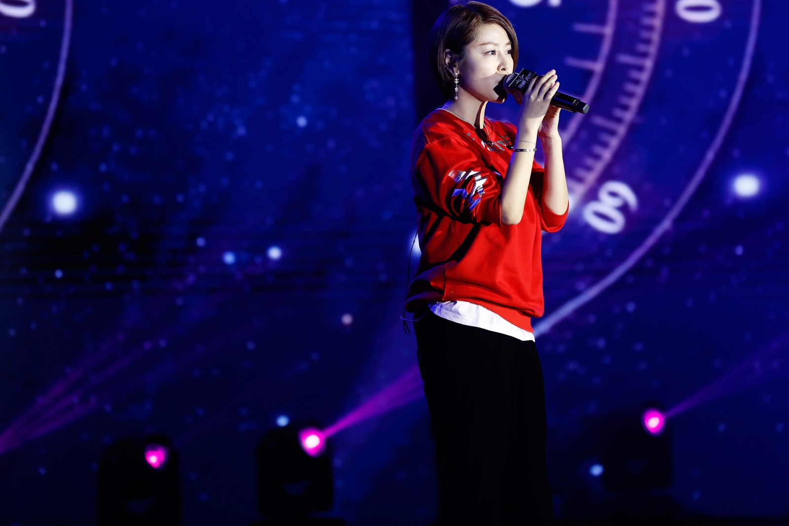 《我爱记歌词》领唱凌晗商界大动作携手李晨推出中国首张大黑牛卡|凌