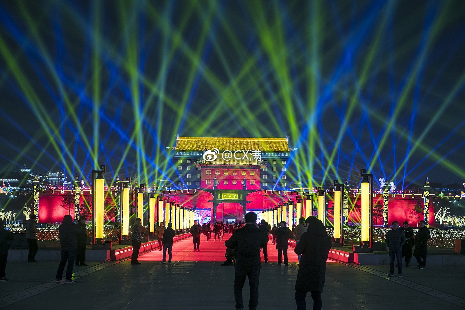 西安城墙新春灯会准备就绪 灯展持续到3月25日