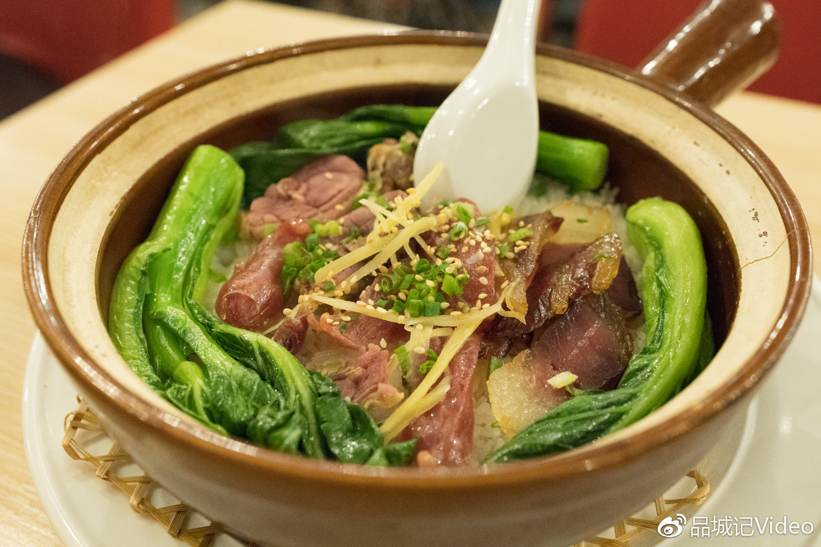 曾看過香港飲食節目《阿爺廚房》,鼎爺用新舊米配搭,施展獨到技法炮製