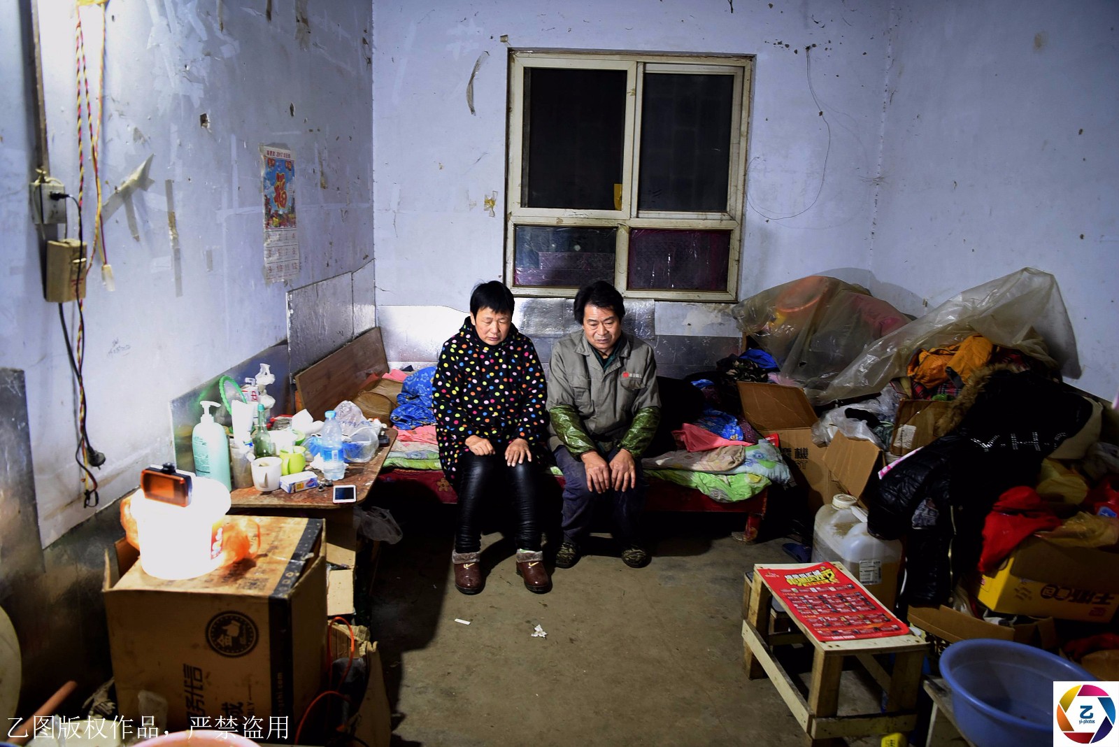 民工老夫妻打工四年没回家,和孙子通电话泪流满面