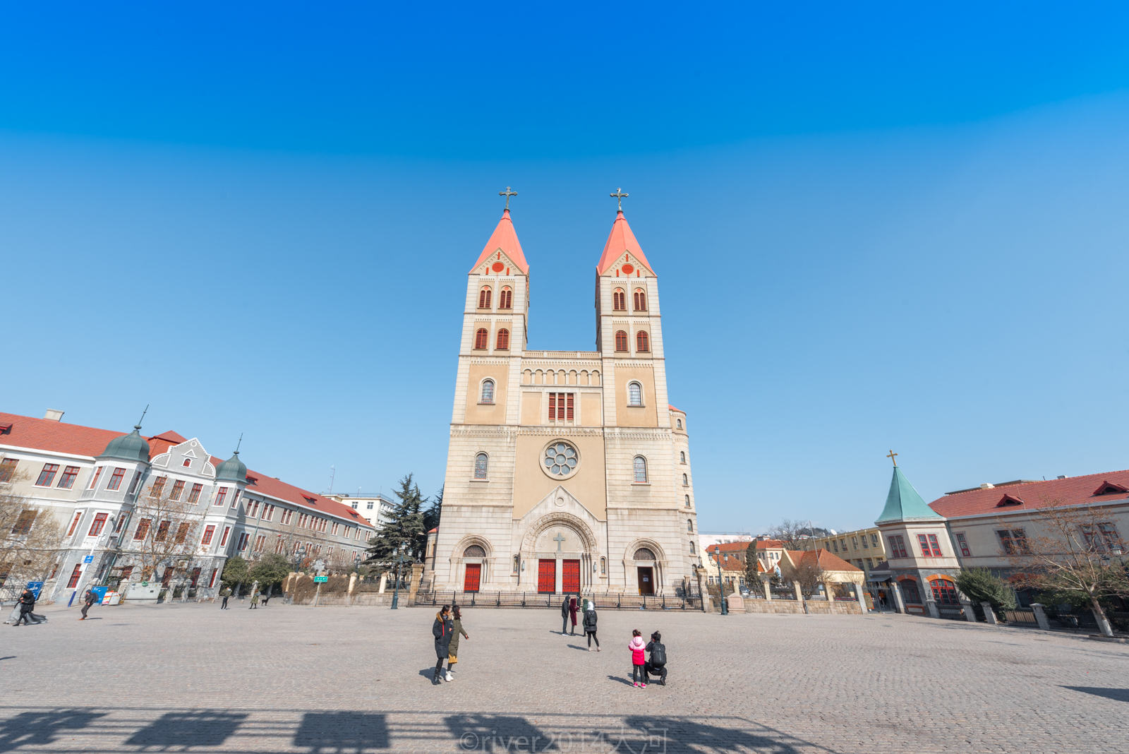 青岛最美的教堂之一因为缺钱只建了一半高度现在门票10元