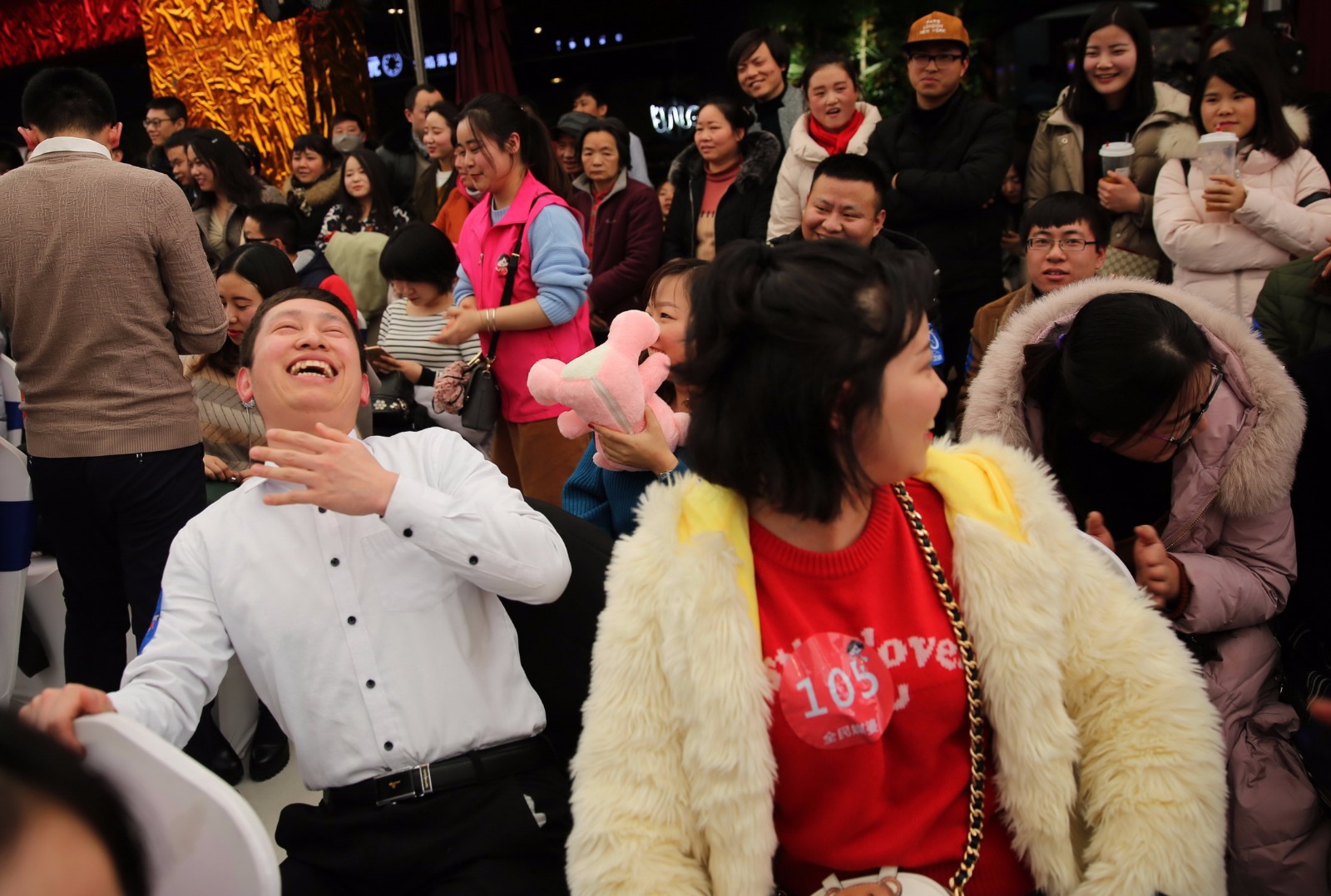 300单身男女相亲 想搭个伴回家过年