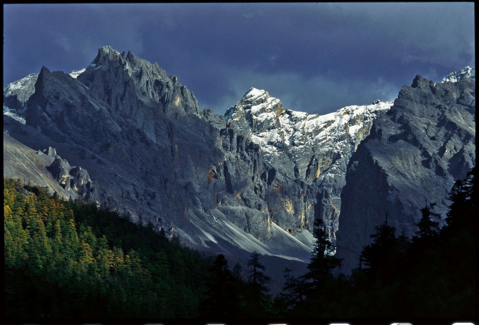 李元的作品体现了中国人文精神与西方摄影的完美结合,呈现出天人合一