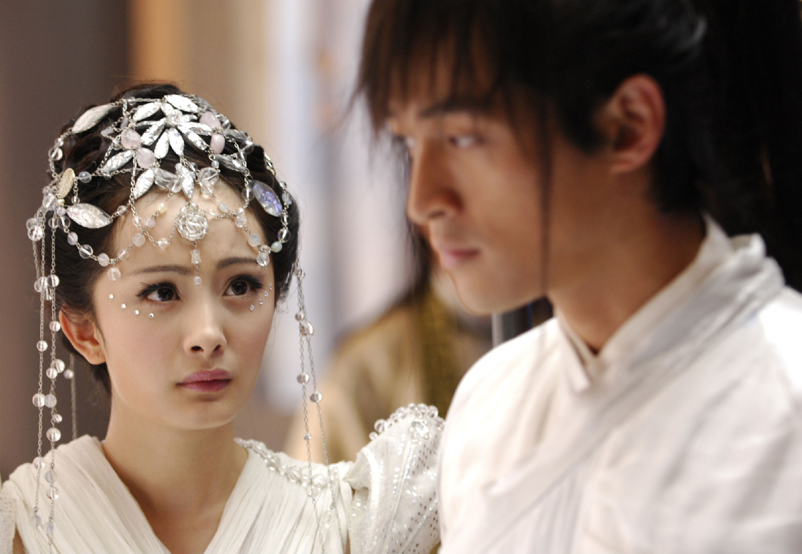 胡歌郭晓婷同框景天花楹合体了网友好像帮胡歌刮胡子