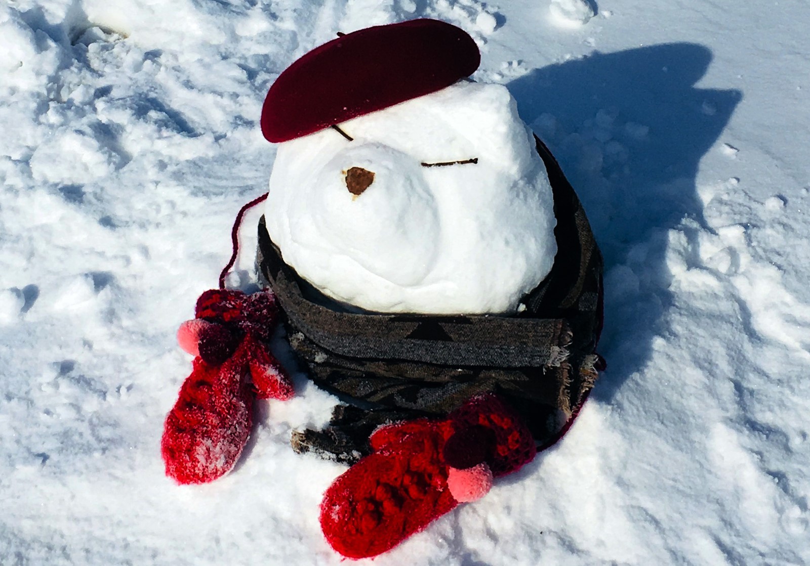 又到了网友堆雪人拼创意的时候,有的好看,有的扎心