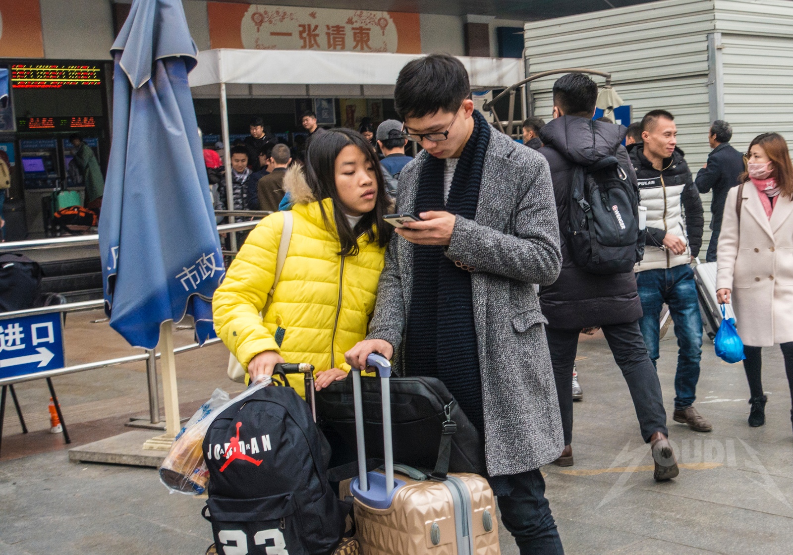 放假啦成都火车站迎来学生返乡客流高峰