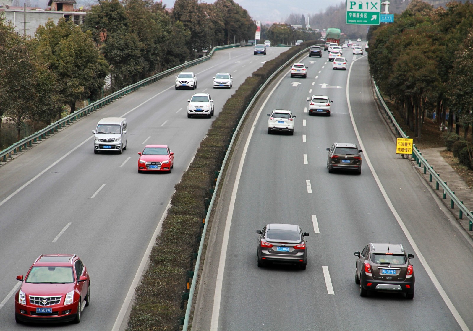 返城最高峰到来 京昆高速陕西段车流如梭|高速路|最高峰|陕西_新浪