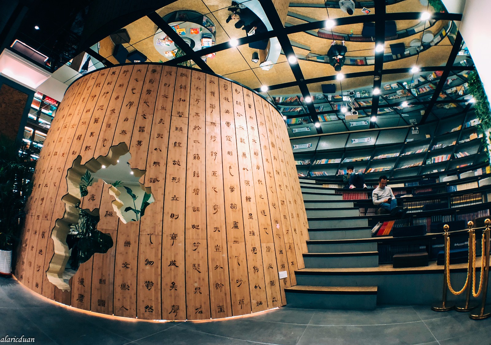 石家庄呈明书店:慢品悠逸 静嗅书香