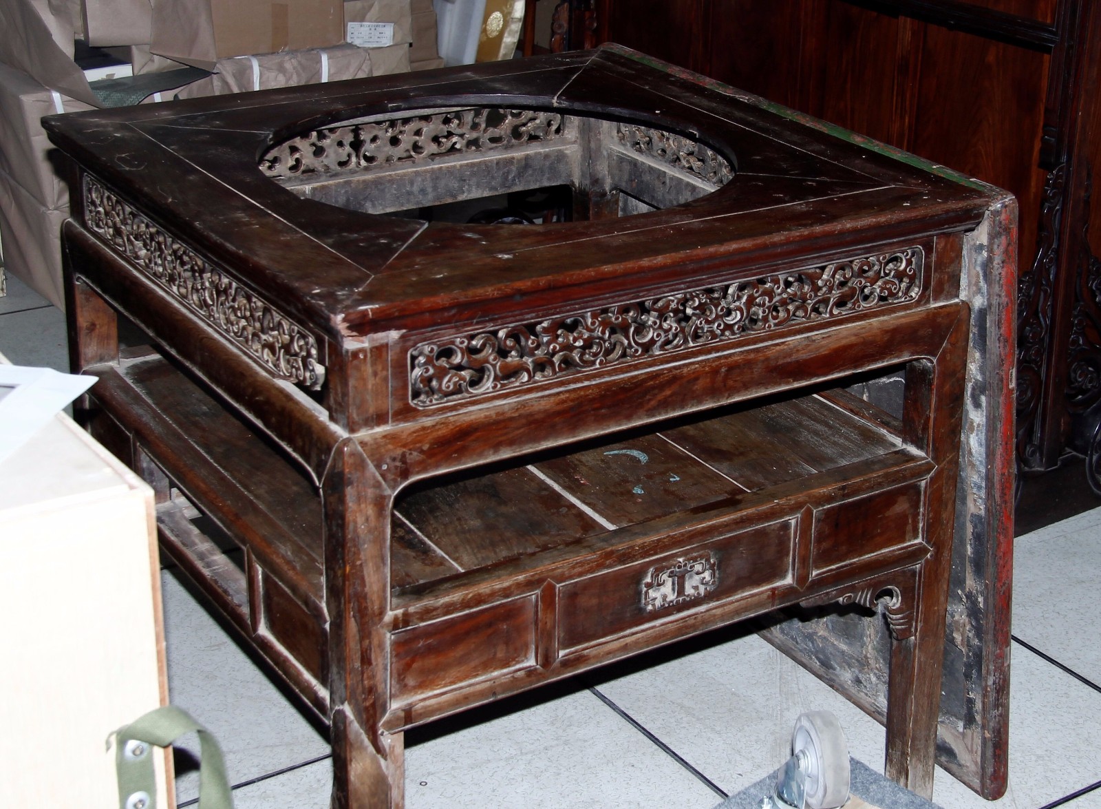 袭明恭王府藏过的几件黄花梨的火盆架