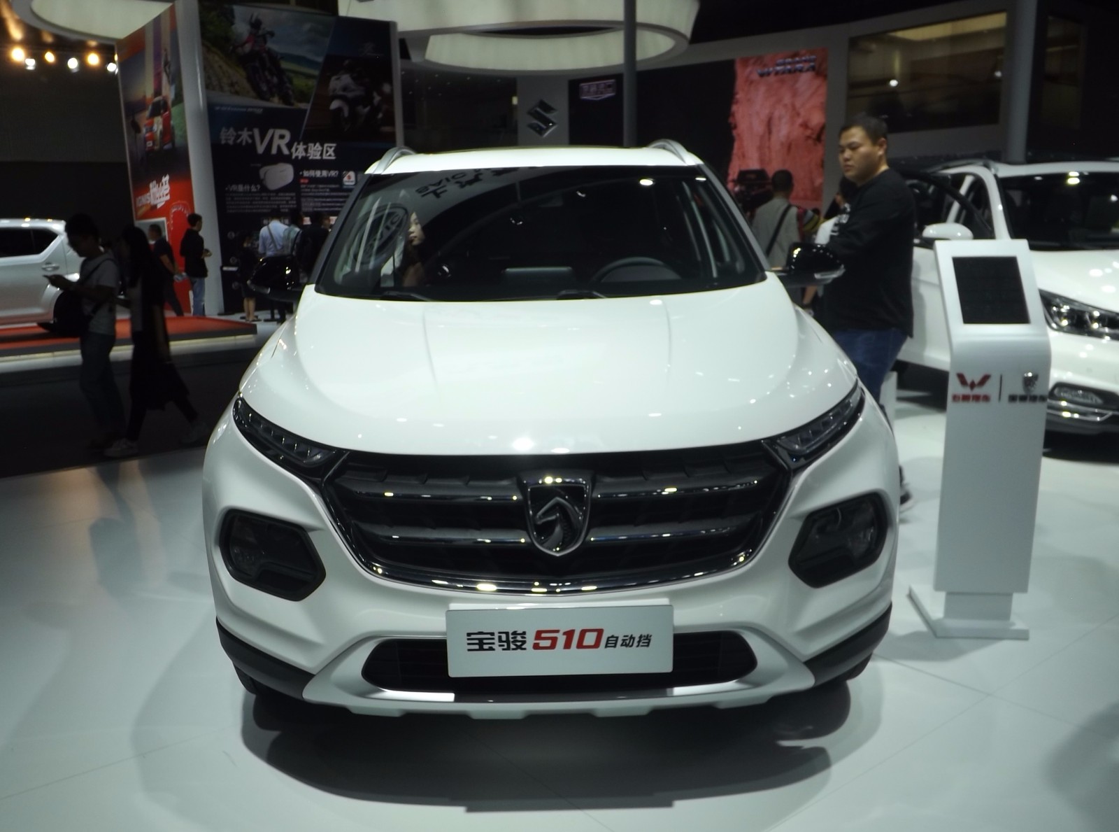 宝骏自动挡家族在广州车展全部亮相!美女车模来助阵!