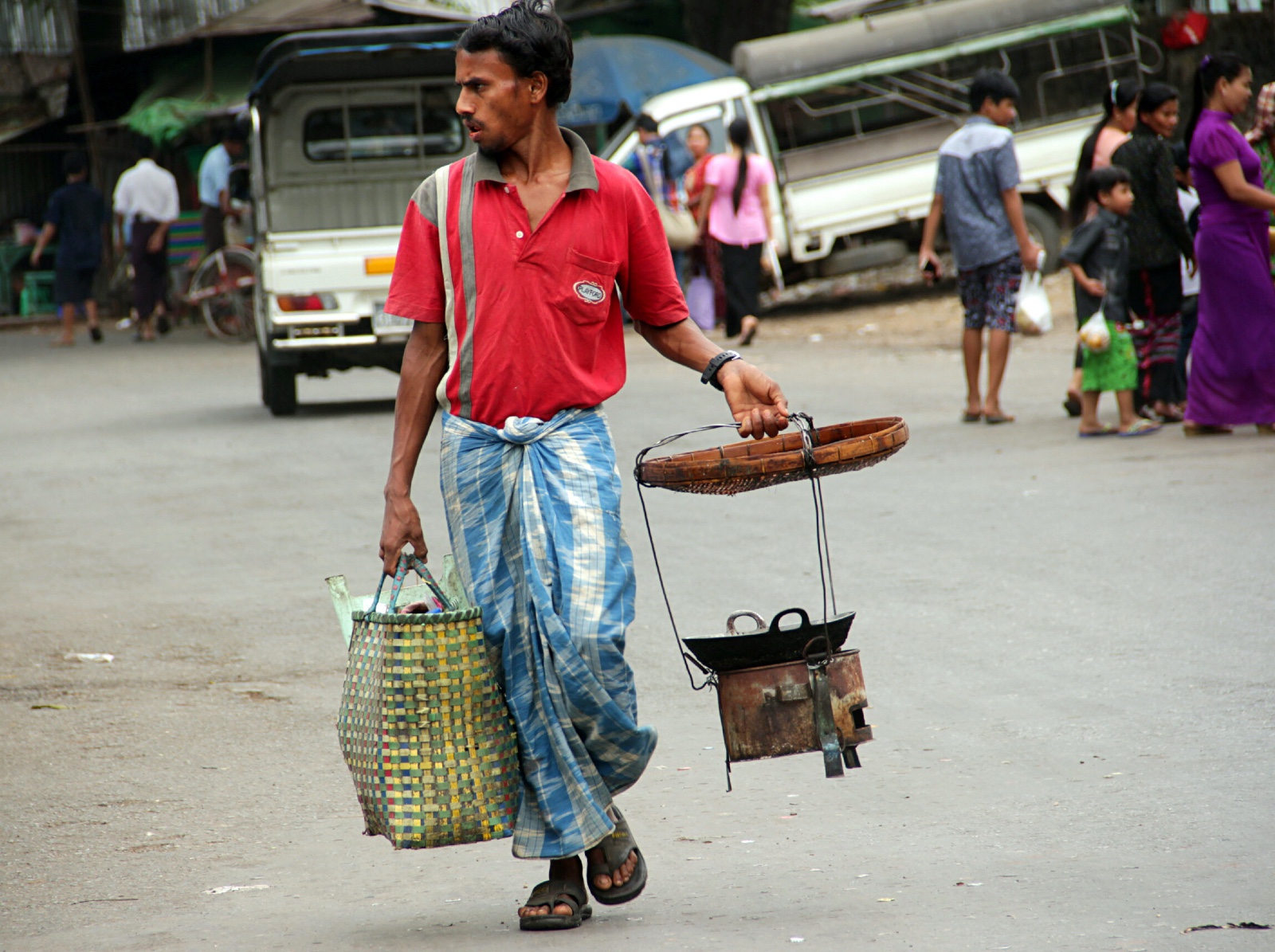 实拍在缅甸生活的印度人