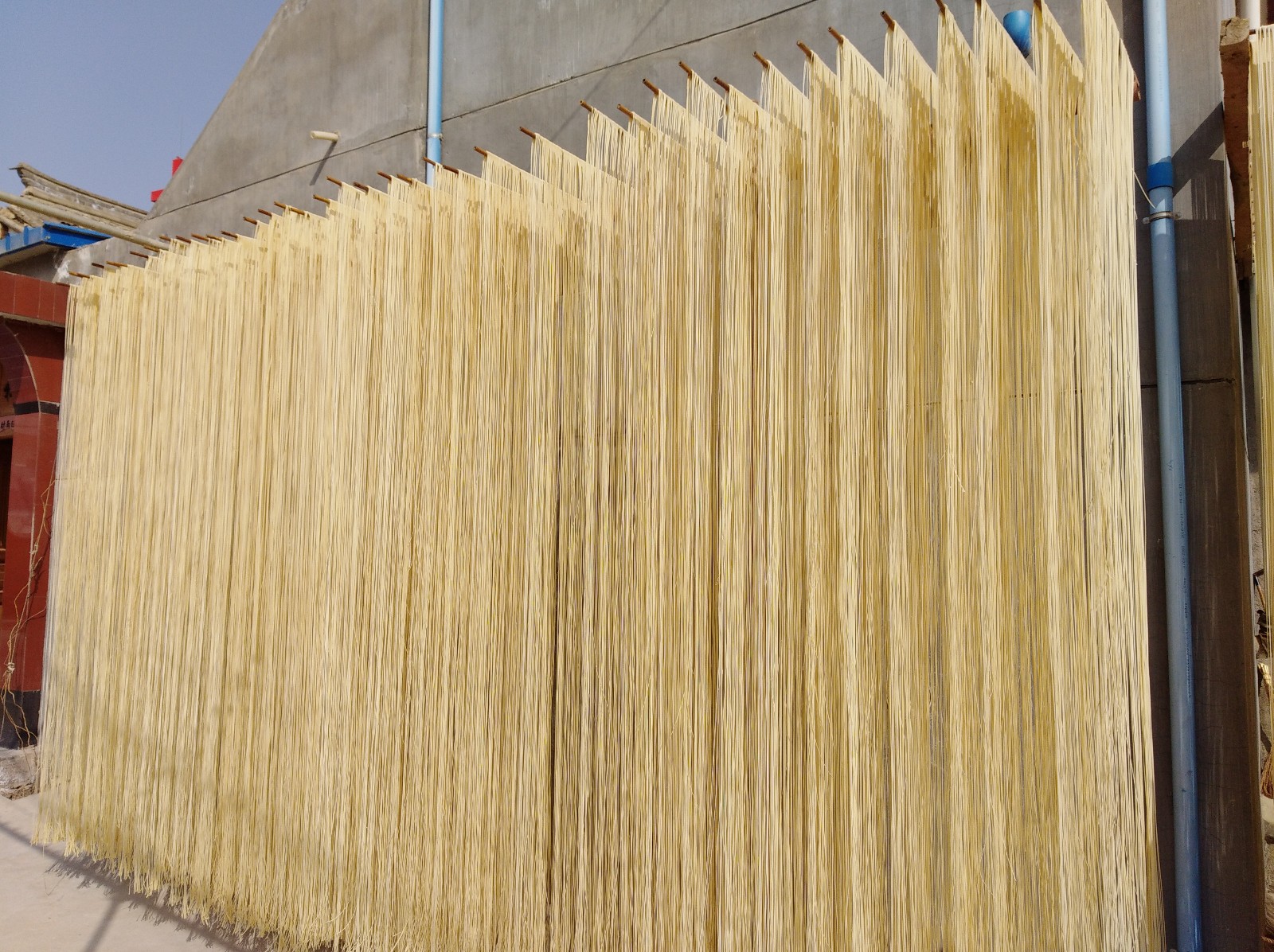 天水黄家庄家家挂挂面,成为腊月农村一道美丽风景