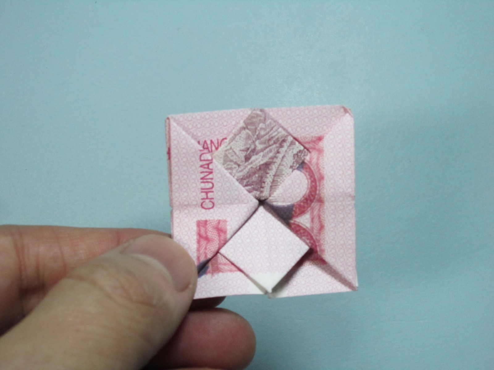 人民币折爱心的步骤图解，如何用纸币折心
