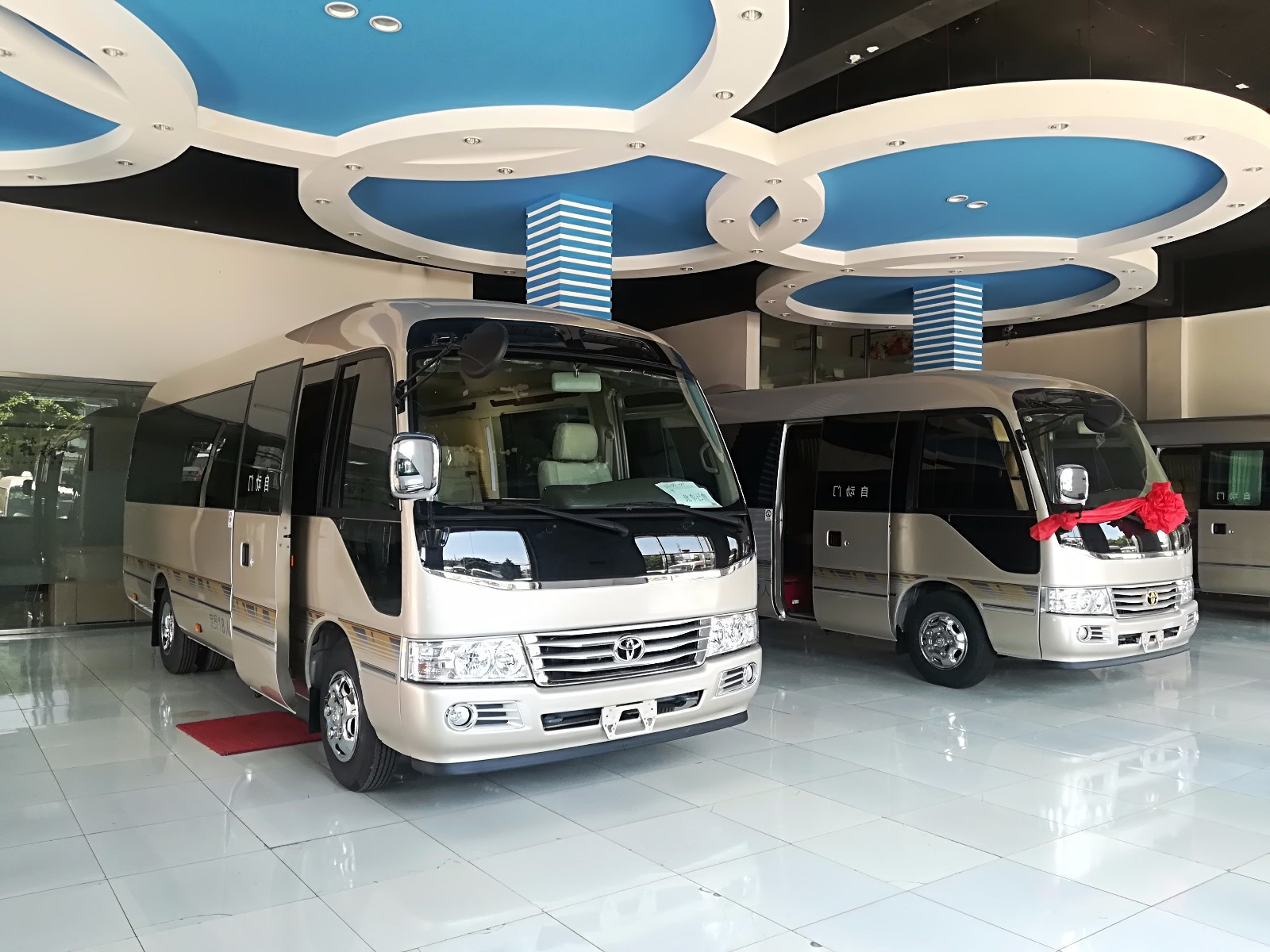 政企标配版 丰田考斯特作为了招待贵宾专用车