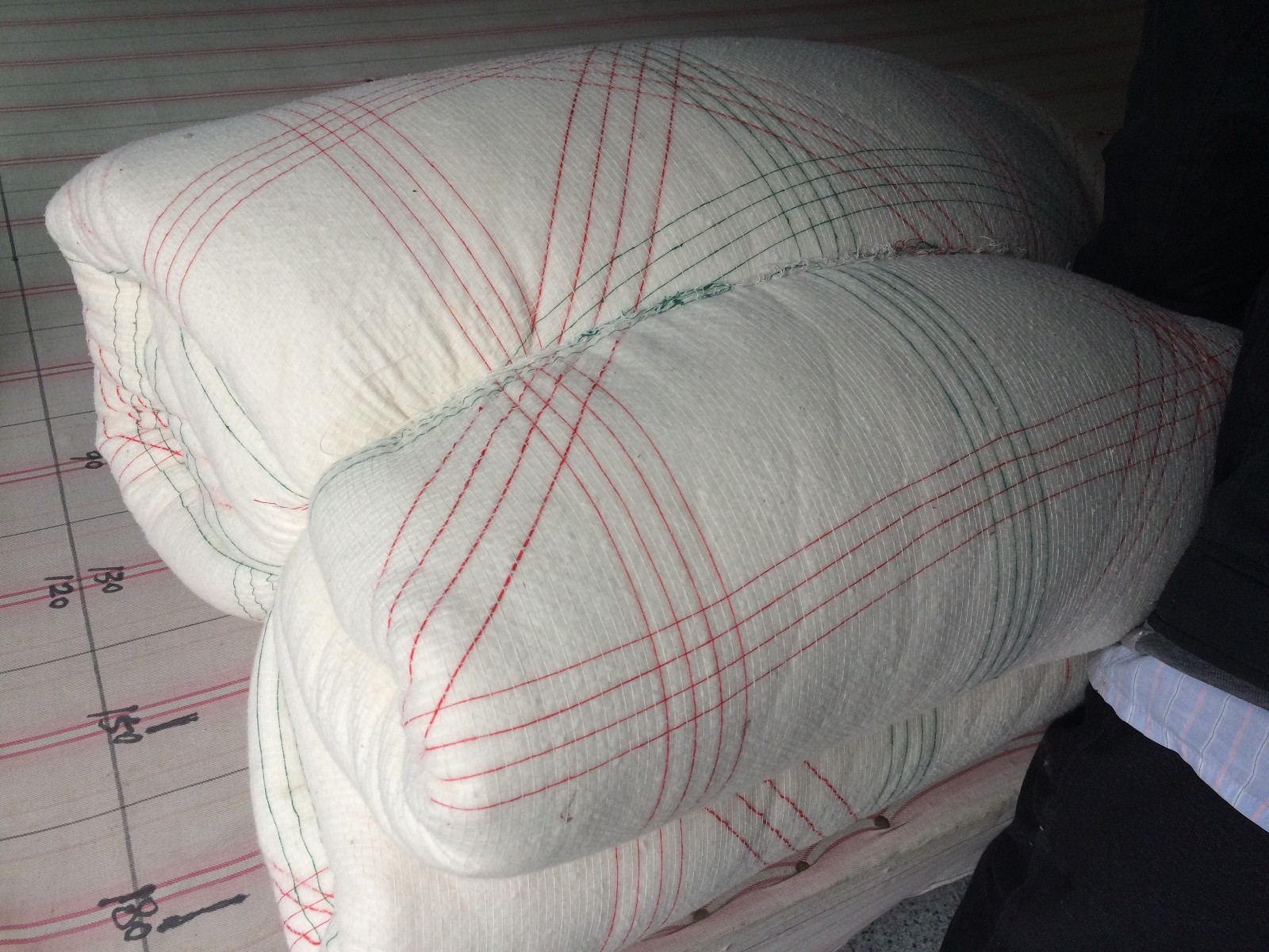 农民把新收的棉花加工做成棉被|棉花|棉被|机器_新浪网