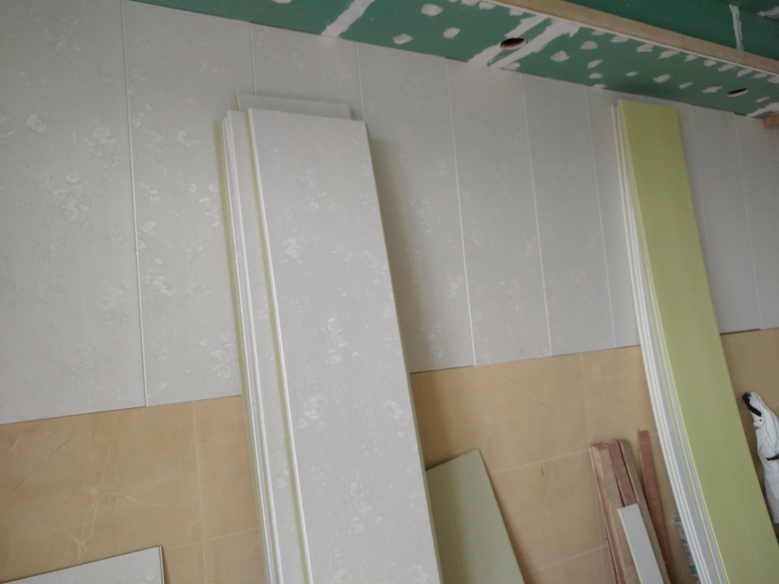 竹木纤维护墙板上墙过程