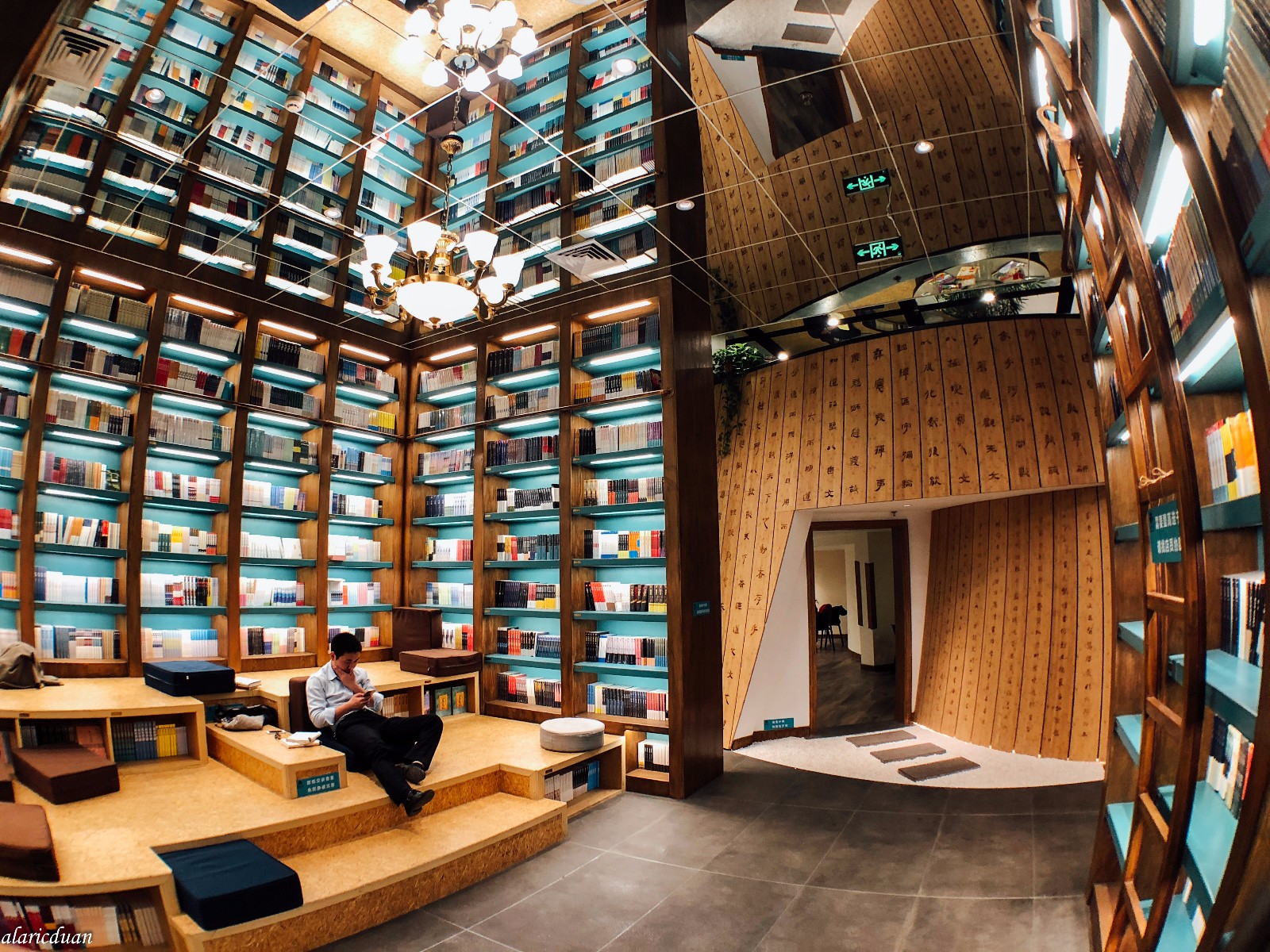 石家庄呈明书店:慢品悠逸 静嗅书香