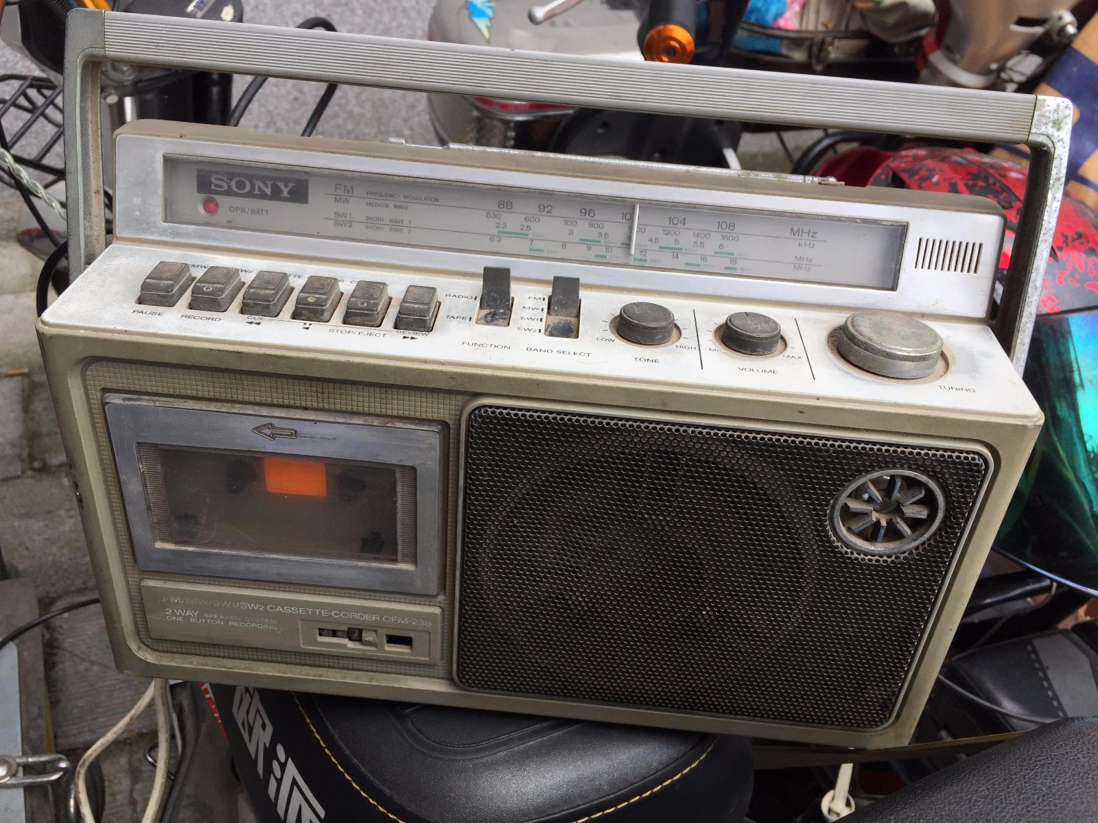 盒式录音机在上世纪80年代至2000年左右极为流行,随着时代的发展以及