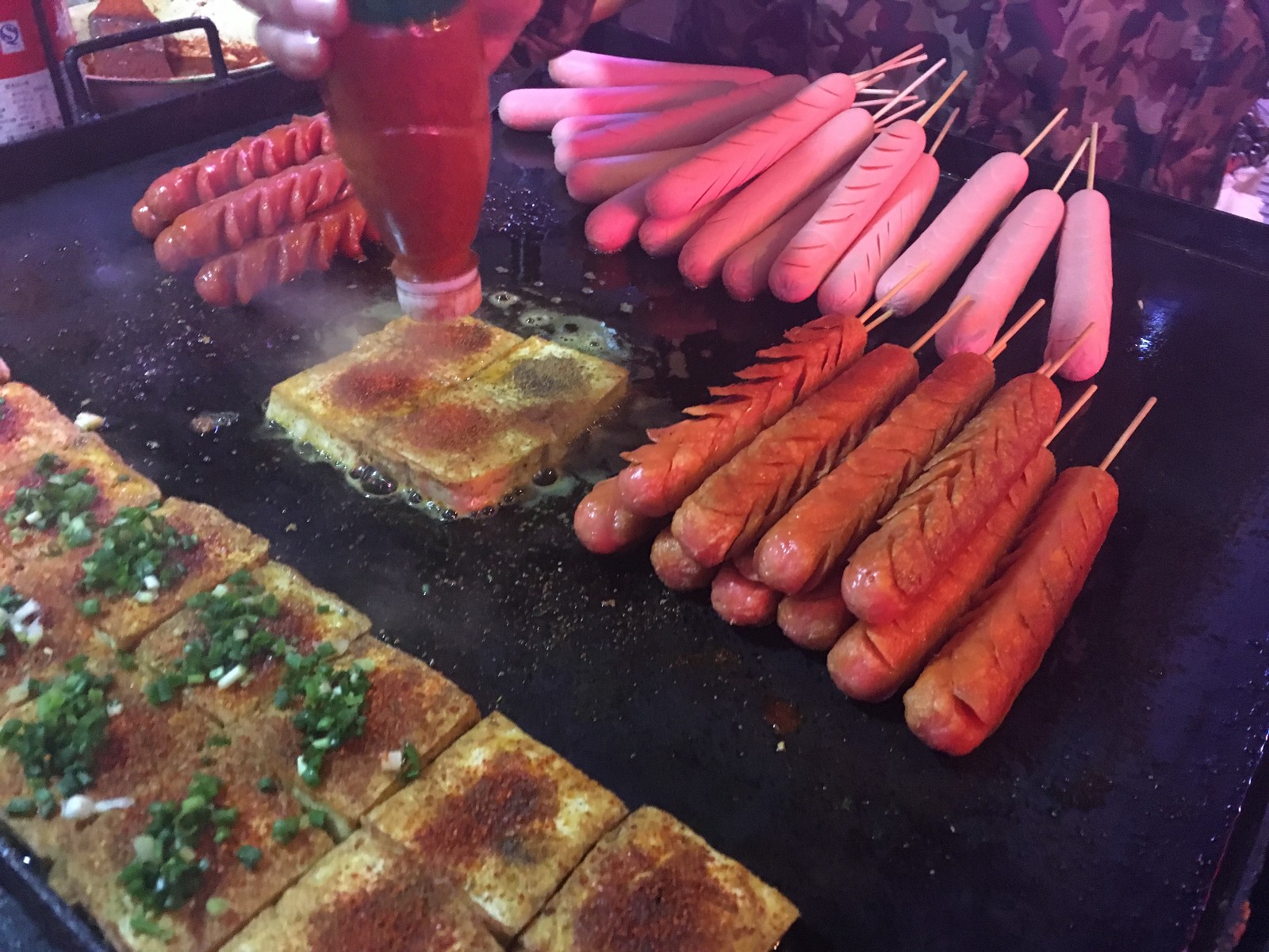 路边摊上的"寻常小吃",口感滑嫩,一天之中只有晚上才能吃到