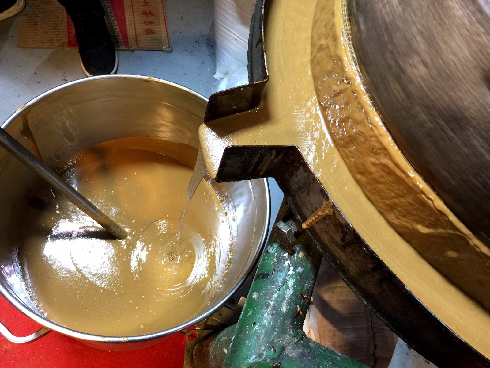 男子用石头磨做出传统香味,记忆味道受欢迎最多日入万元|芝麻酱|石头