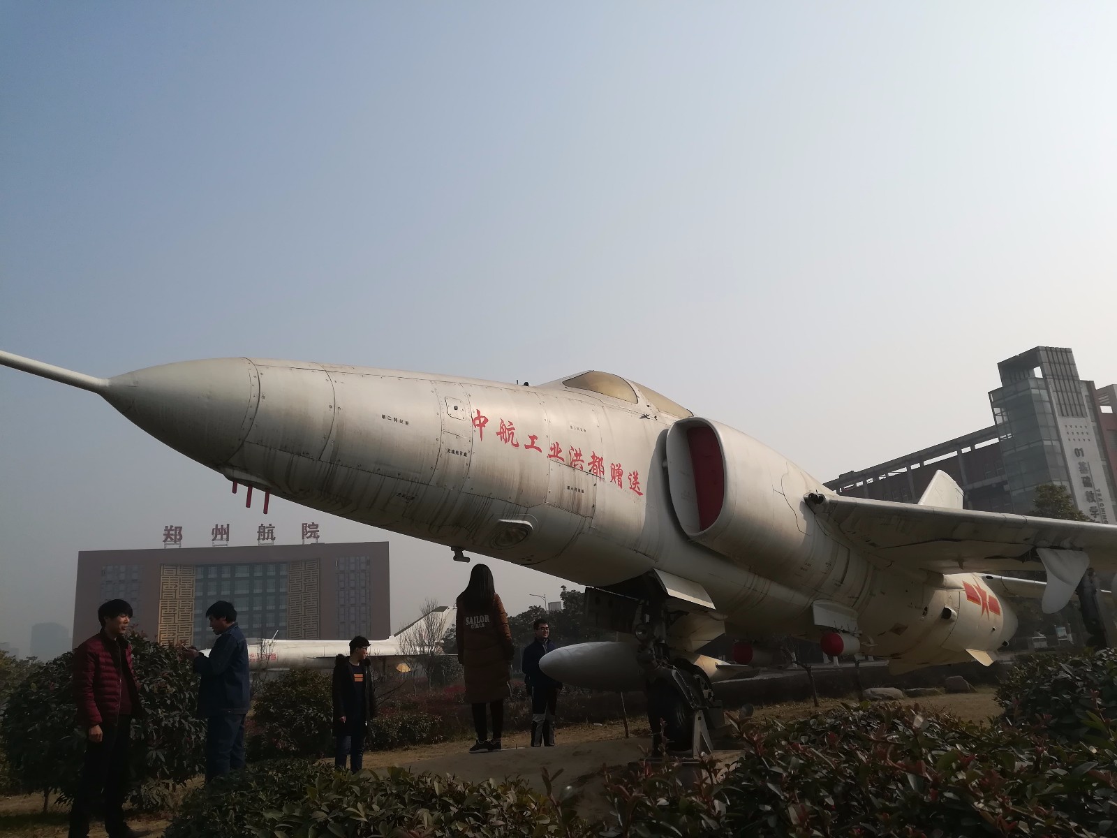 郑州又一所高校进入"国家队",特色鲜明实力强,校园里有战斗机