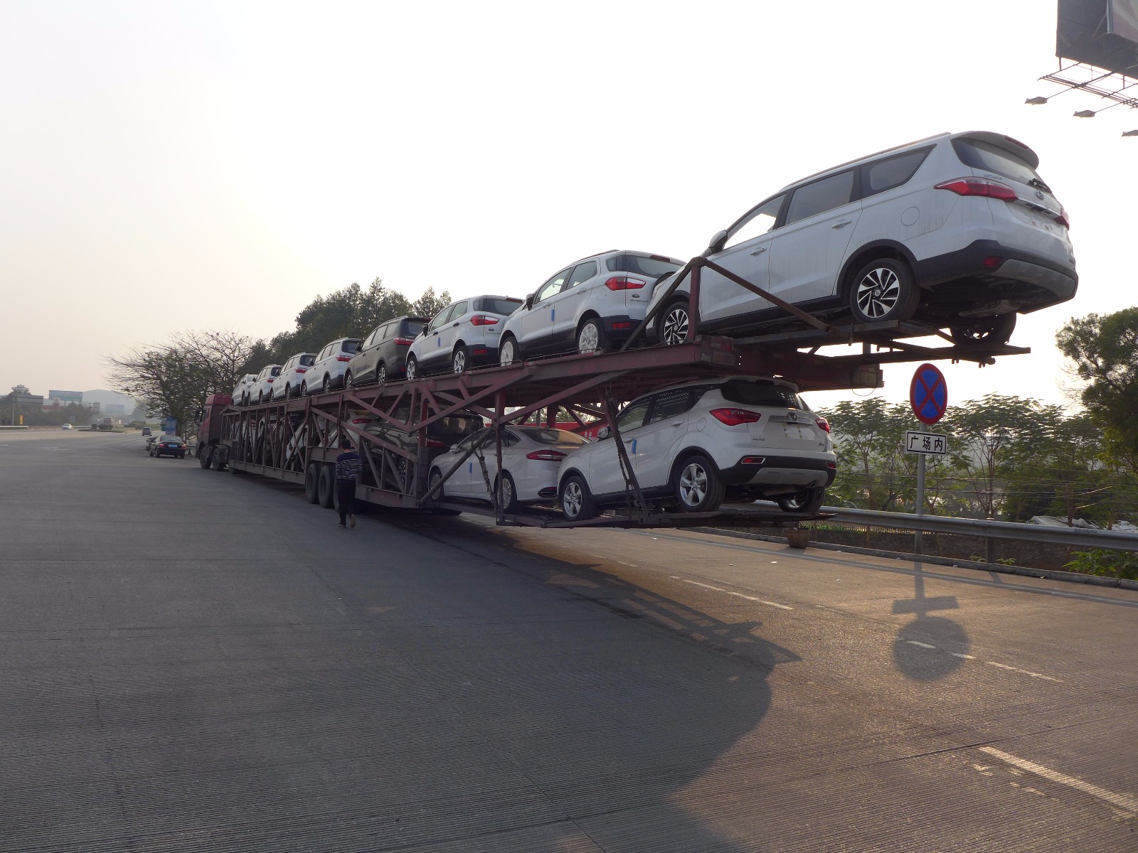 轿运车严重超长并存安全隐患被查处|安全隐患|交警|车辆_新浪新闻