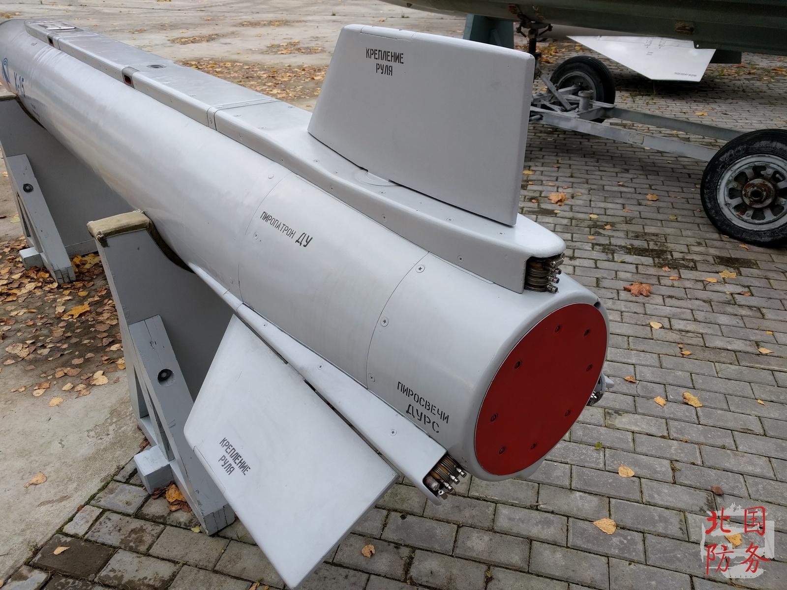 但在计划优先级的排挤下,图-160仅整合了kh-55战略巡航导弹而来不及