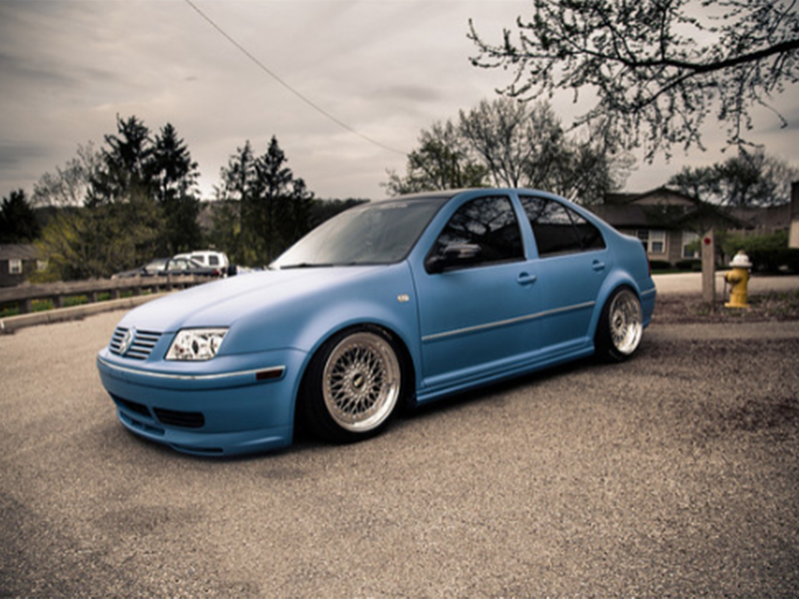 每次看到改装老宝来,都忍不住回头.