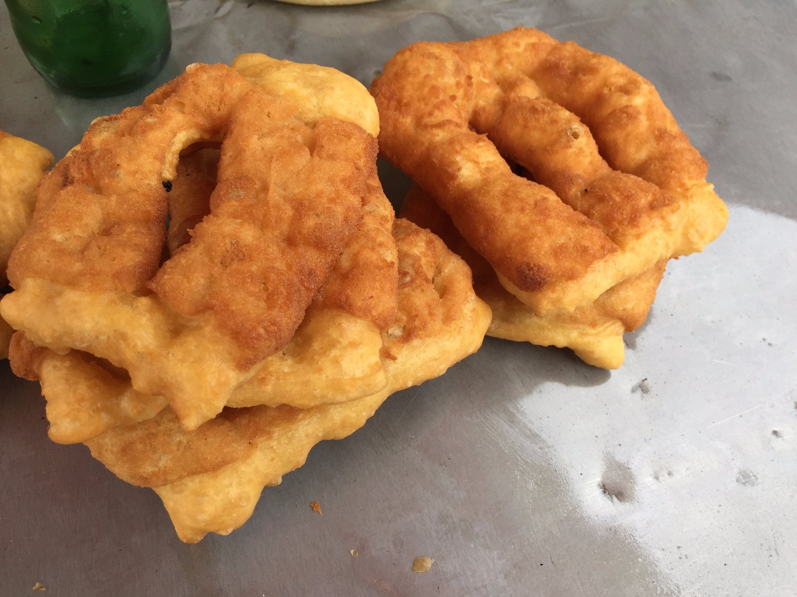 夫妻俩把油条做出新花样灌入鸡蛋价格翻几倍