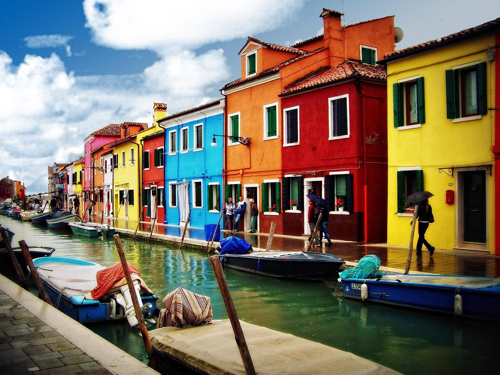 一起来看看这些美如画的七彩小屋多姿多彩小房子宛如明信片一般