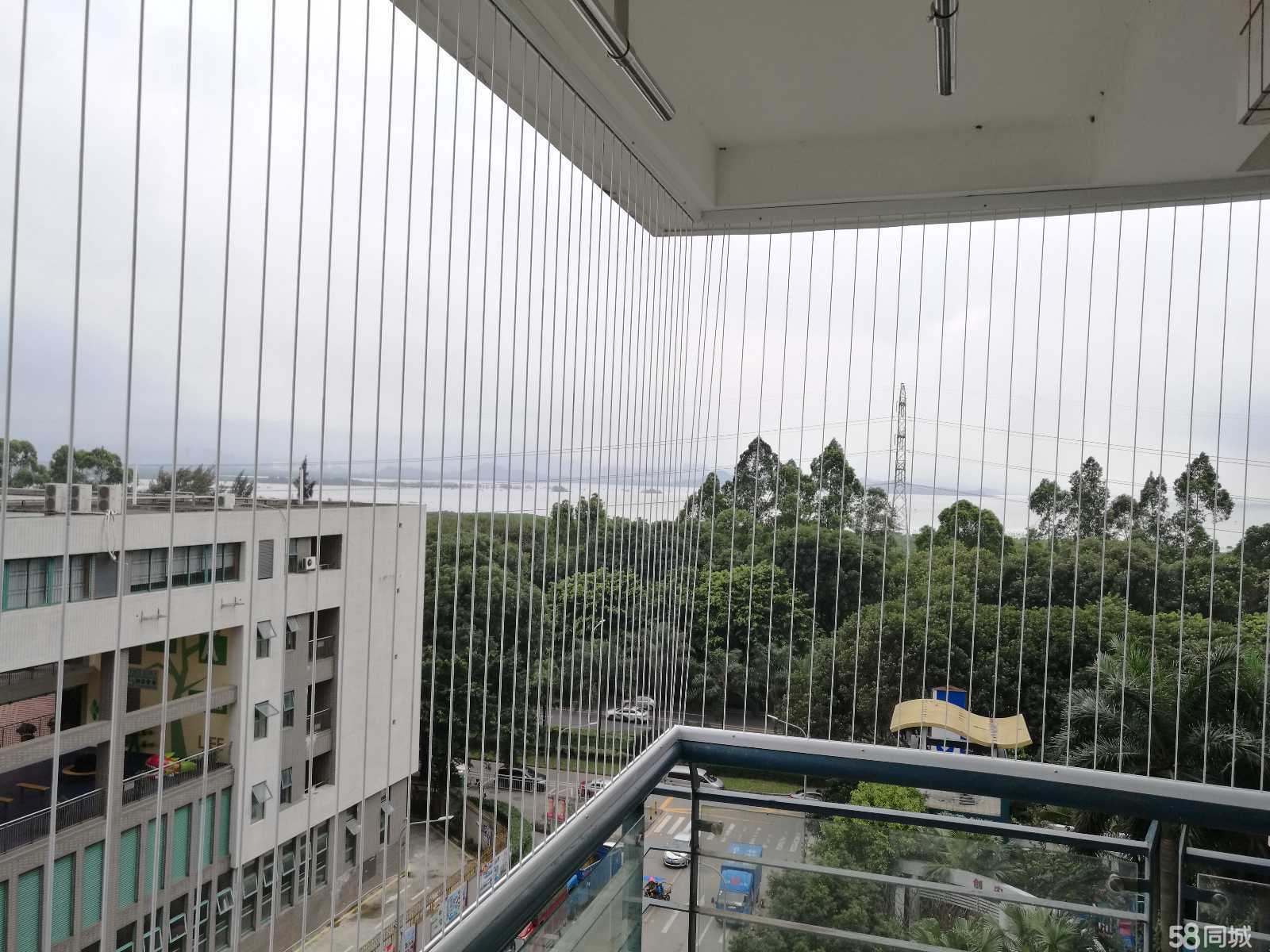 阳台别傻傻装传统防盗网,如今有钱人都装这种,后悔家里装早了