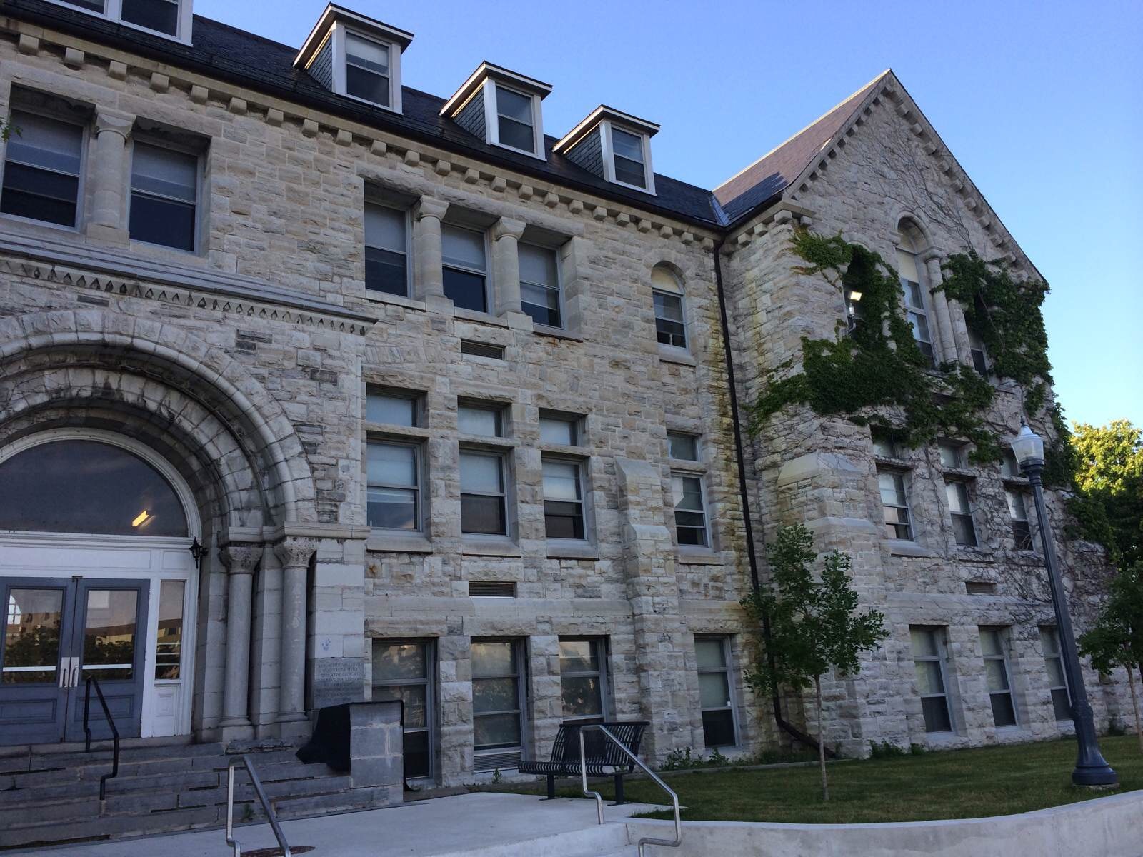 加拿大申请难度系数最高的大学……学也摆脱不了高考