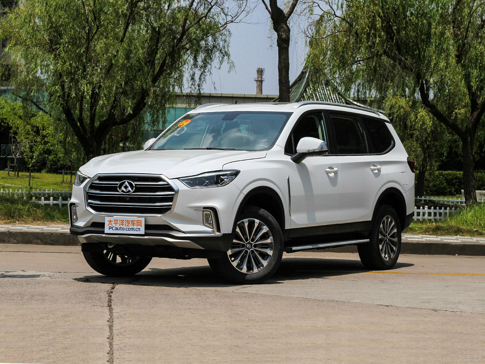 上汽大通d90说自己是中大型suv翘楚众泰t700笑了