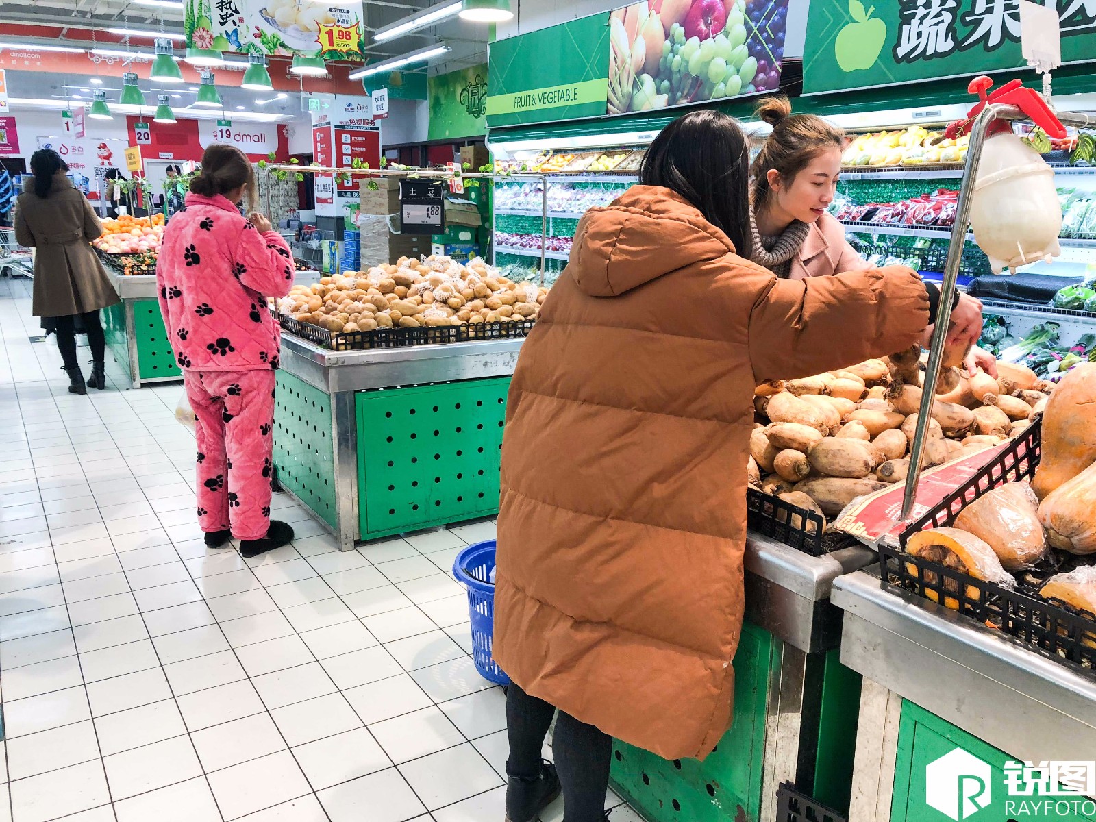 杭州天气像过山车:直降20多度 市民穿厚实睡衣逛超市