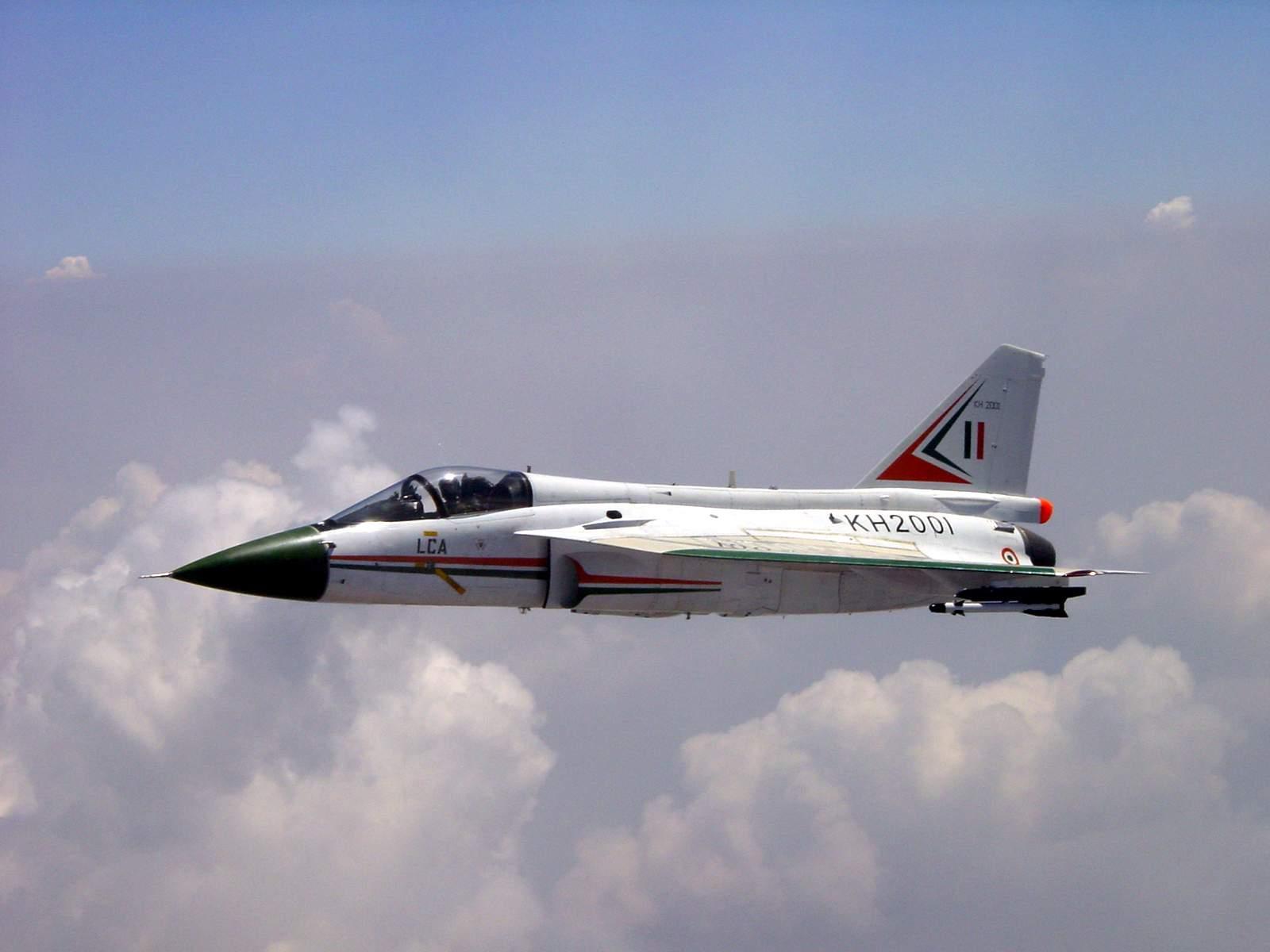 苦苦追赶中国30年,印度终于"开窍":欧美战斗机出局!