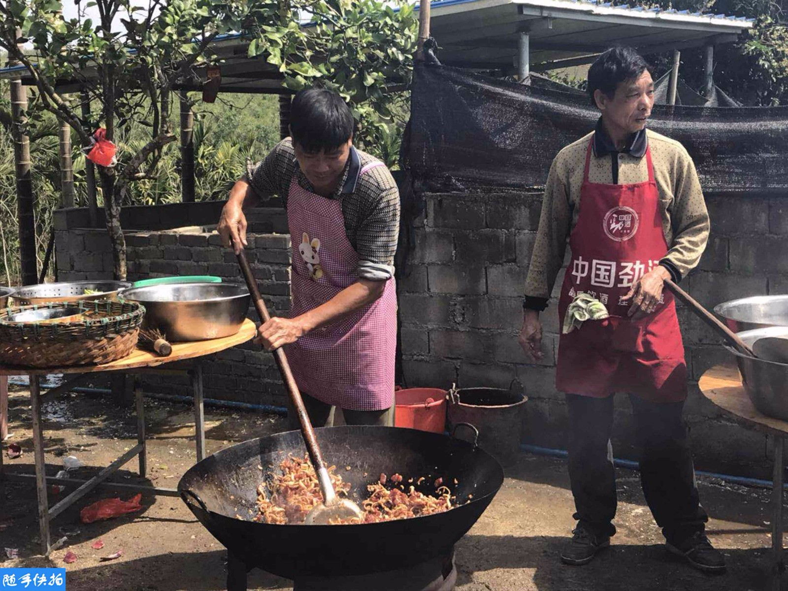 海南农村婚宴一桌21道菜成本600元 乡村厨师忙碌4小时赚200辛苦费