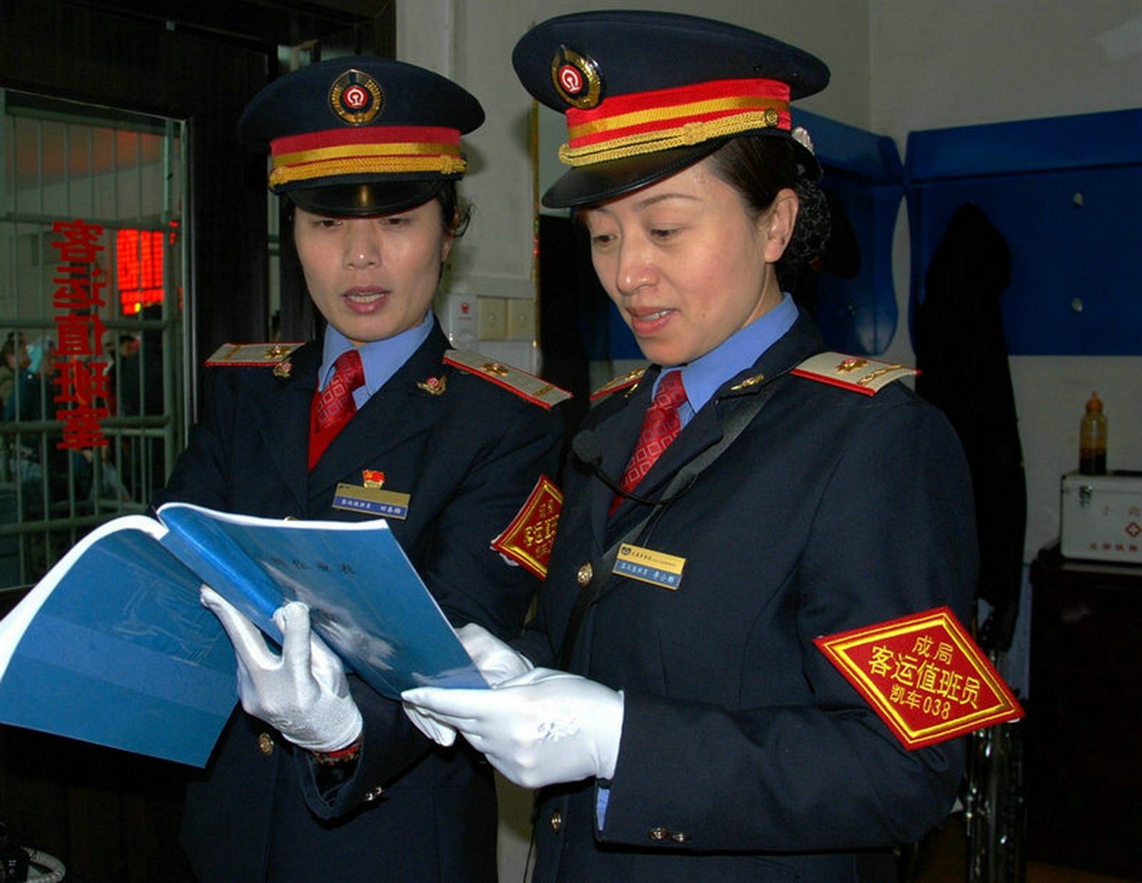 铁路客运员一天工作纪实,甚至被旅客骂,非常辛苦