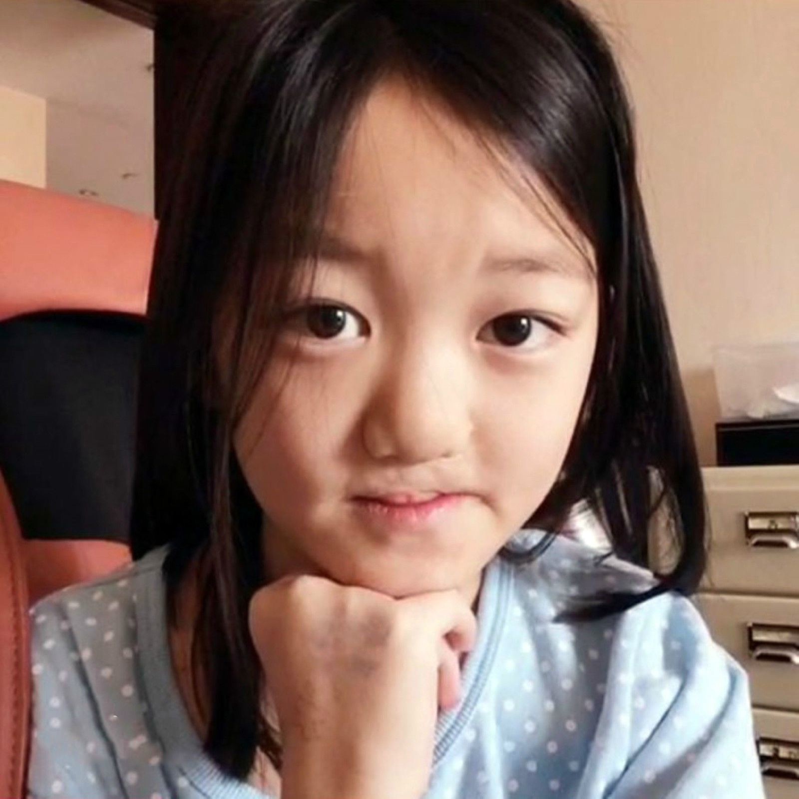 王菲和孙莉都有一个11岁女儿,t台走秀,一个像超模,一个像平模