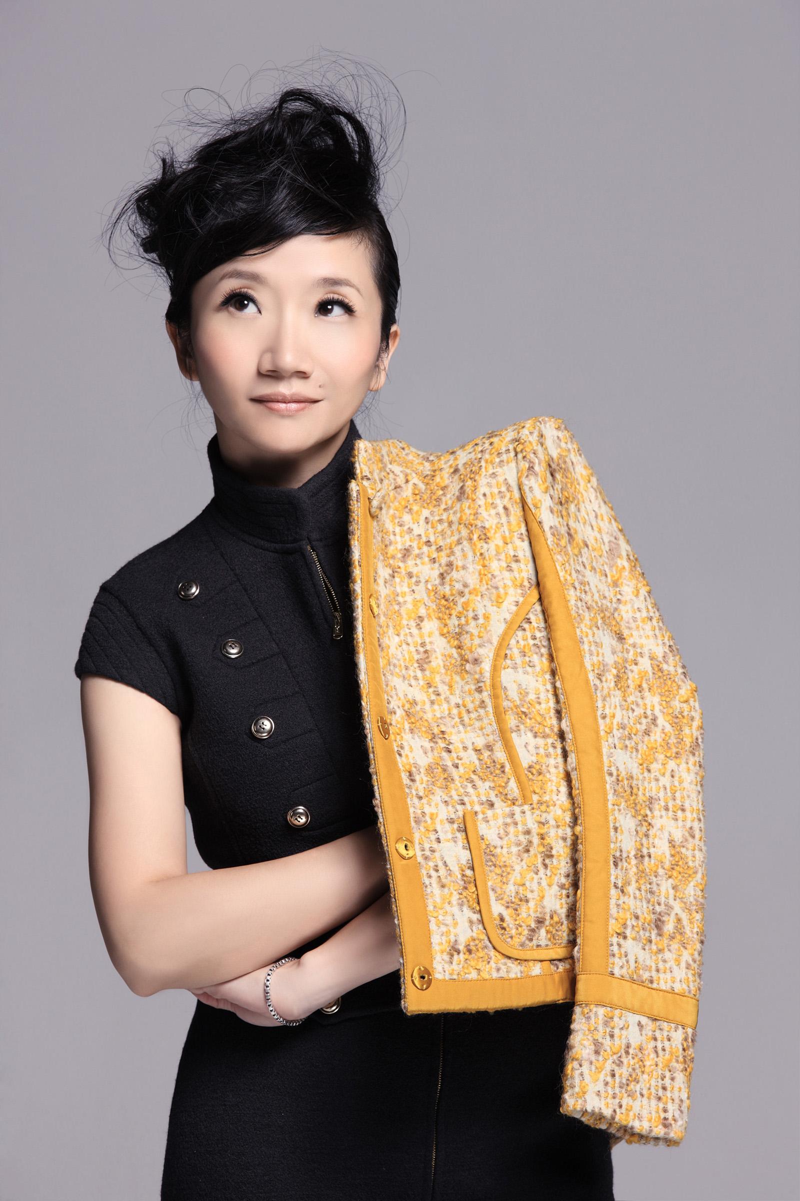 在台湾不输小s,看不起还来大陆捞金,网友让她滚,王思聪怒怼她